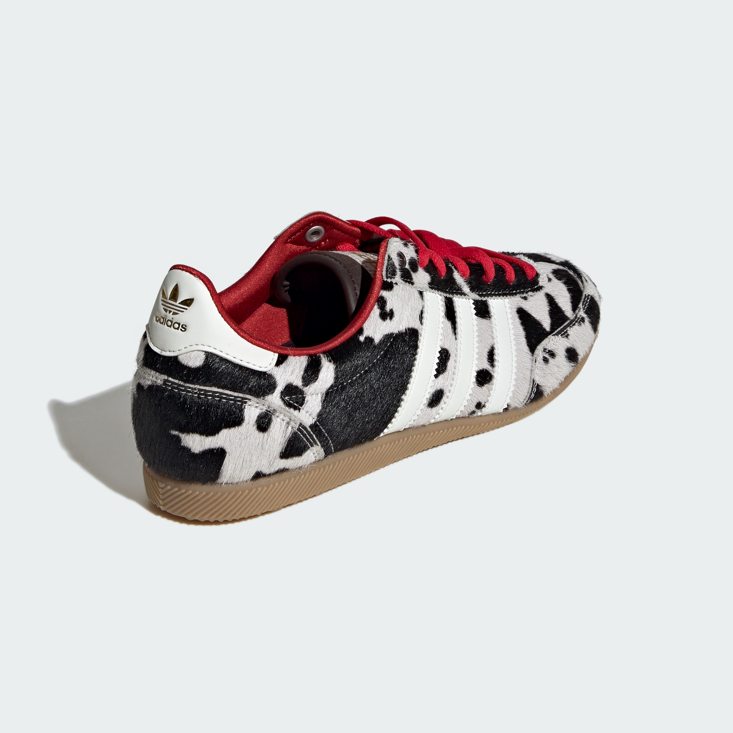 https://assets.adidas.com/images//0af2af7795264b20b4bb1a65042c8f52_9366/KI6954_05_standard.jpg