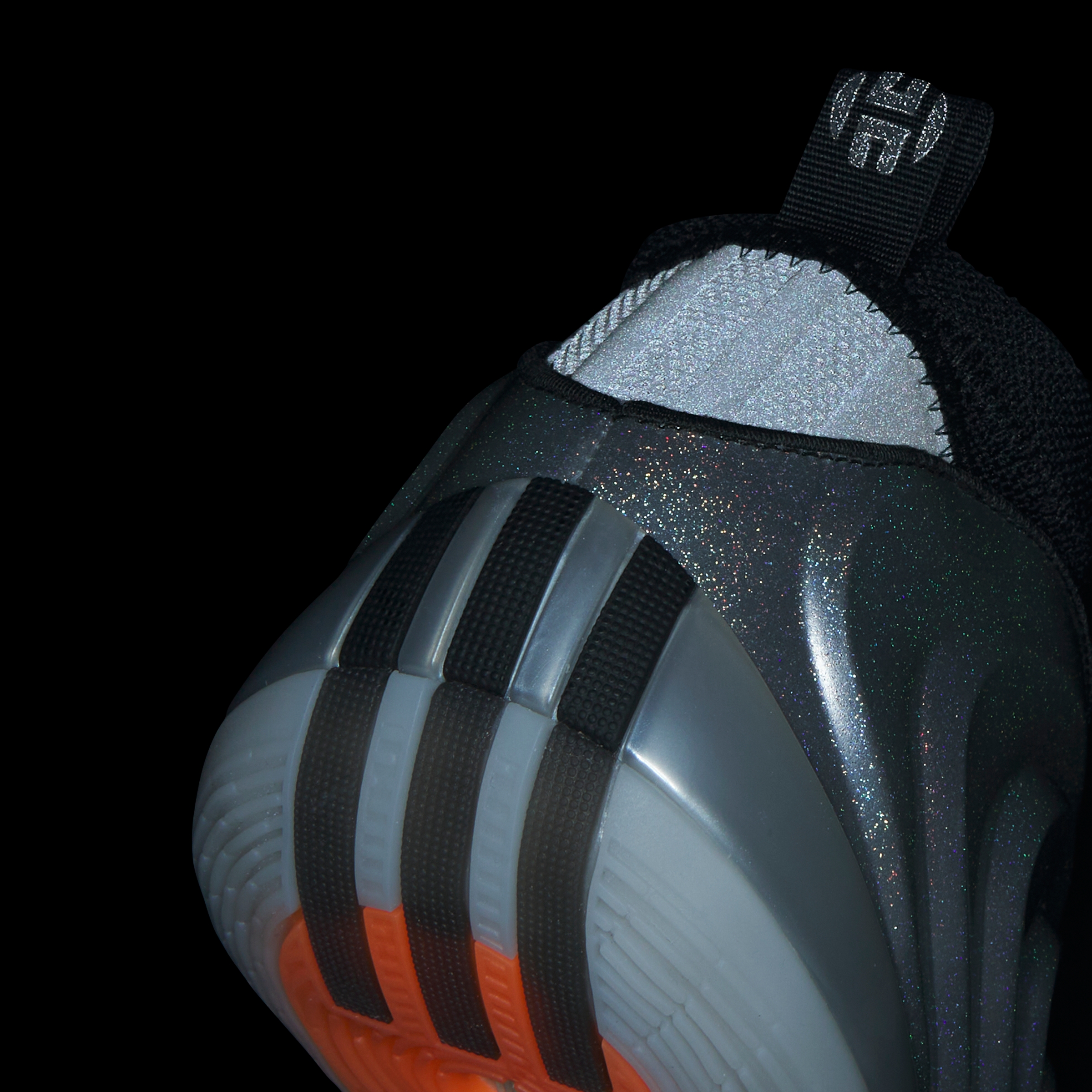 https://assets.adidas.com/images//0d7fa7cb329c4cd59b58067a7b023226_9366/KJ1454_16_hover_standard.jpg