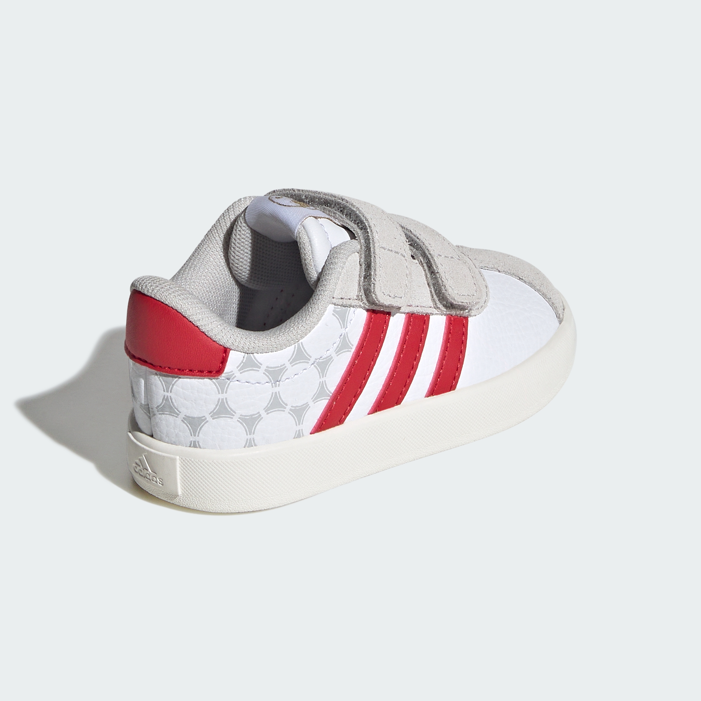 https://assets.adidas.com/images//8e648a30330e4463bcc06379035ea56d_9366/KJ6132_05_standard.jpg