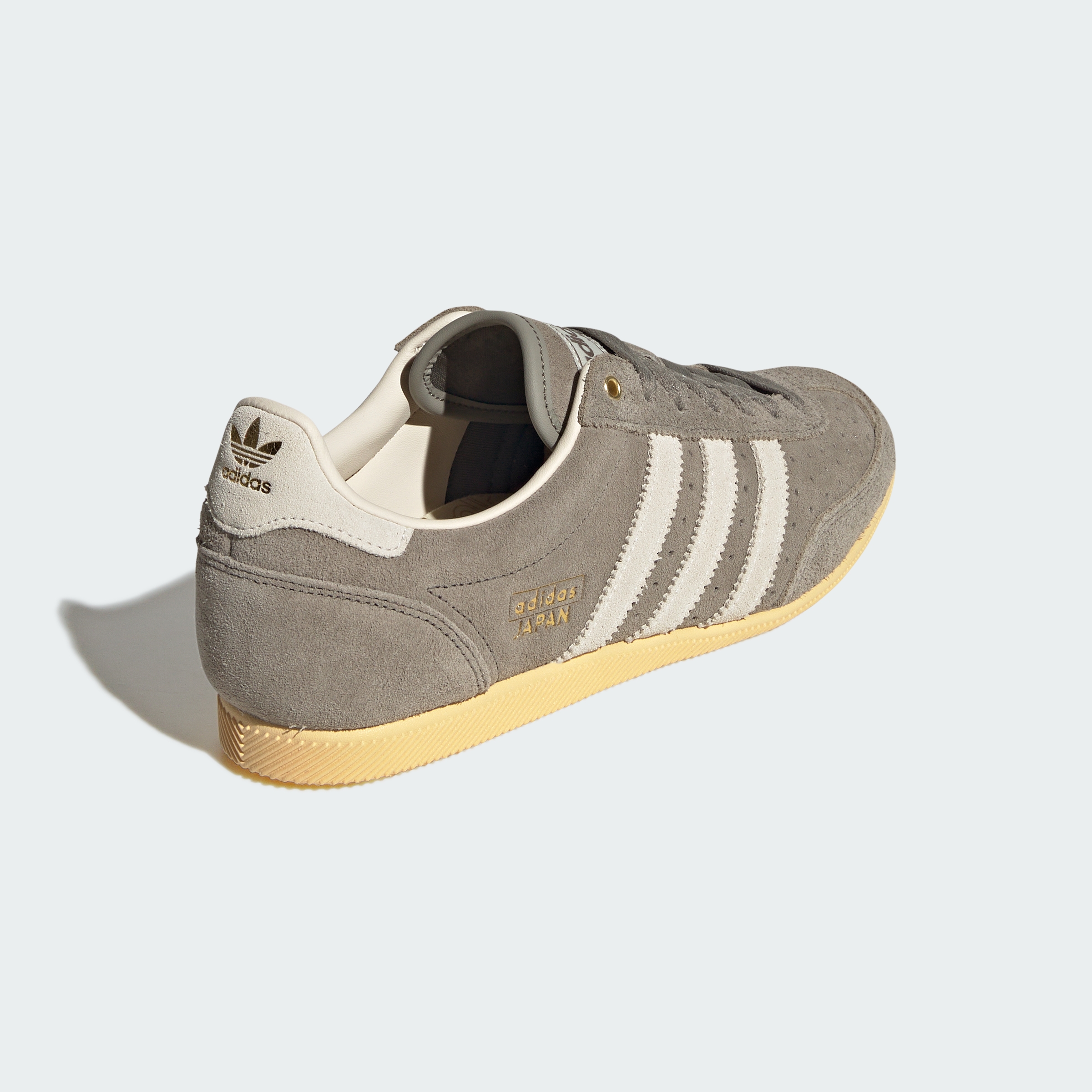 https://assets.adidas.com/images//814e051530e64cc8b6a27333337c15c6_9366/KJ6154_05_standard.jpg