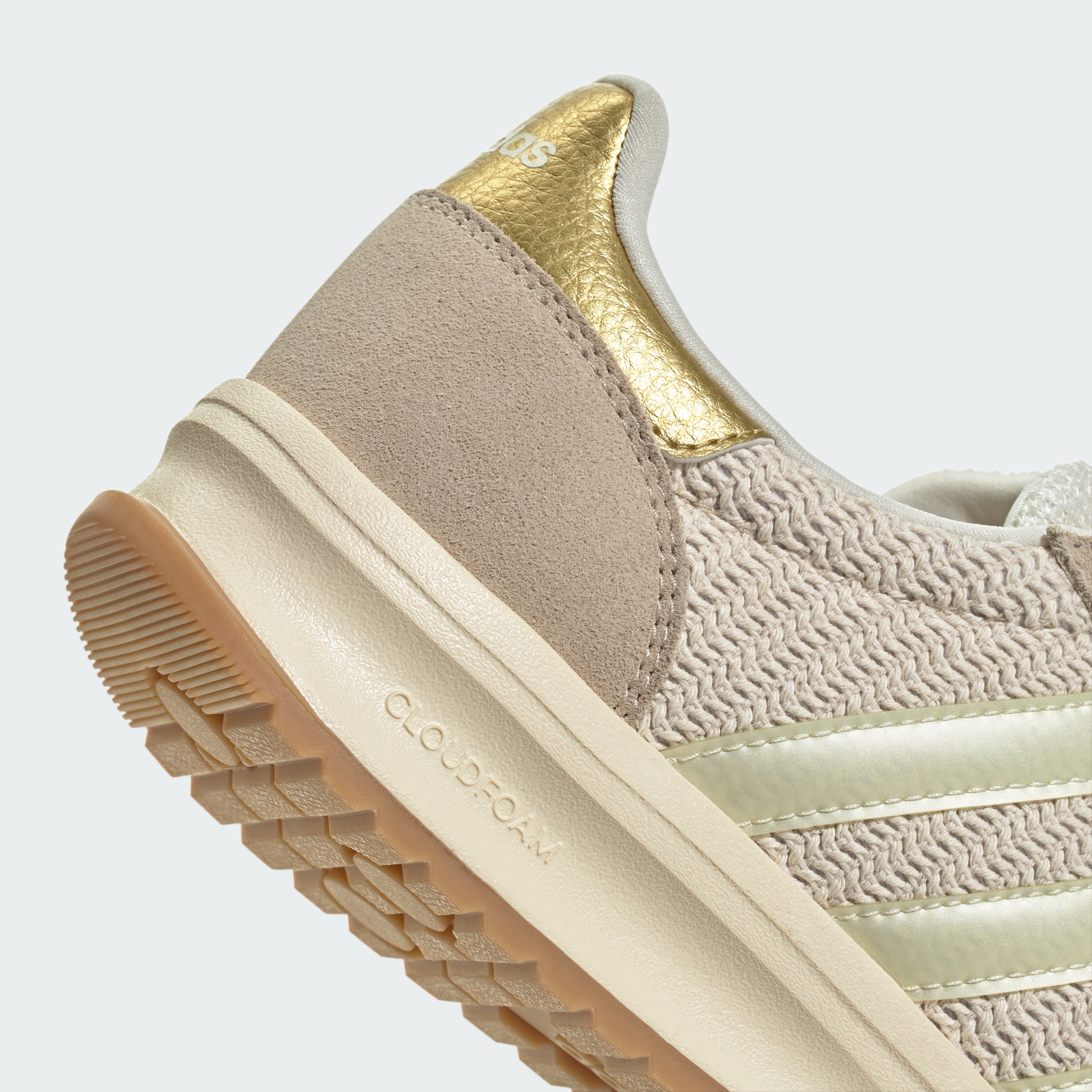 https://assets.adidas.com/images//140a2d4f935a46efb96f5c0f970a0ed0_9366/KK3393_41_detail.jpg
