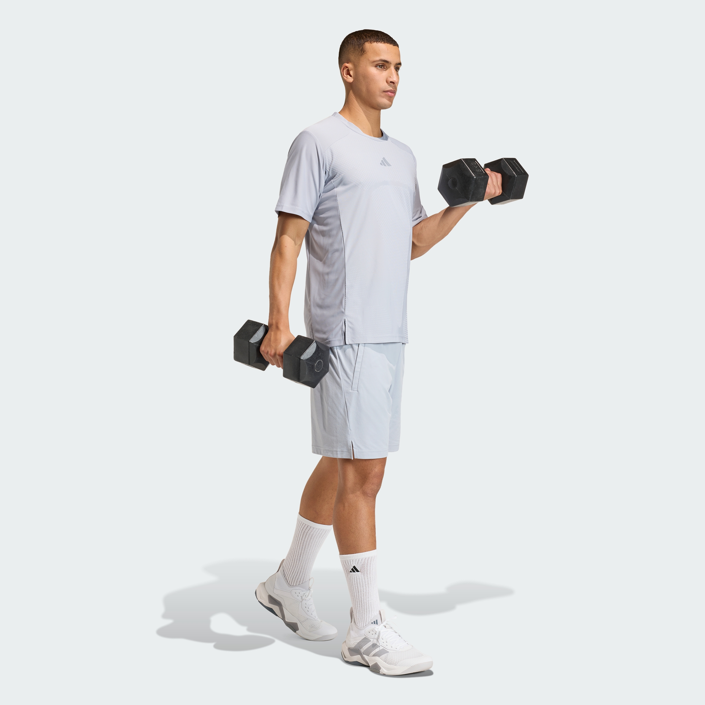 https://assets.adidas.com/images//5a1a20608e71474a834201b3012fc635_9366/KQ7502_25_model.jpg