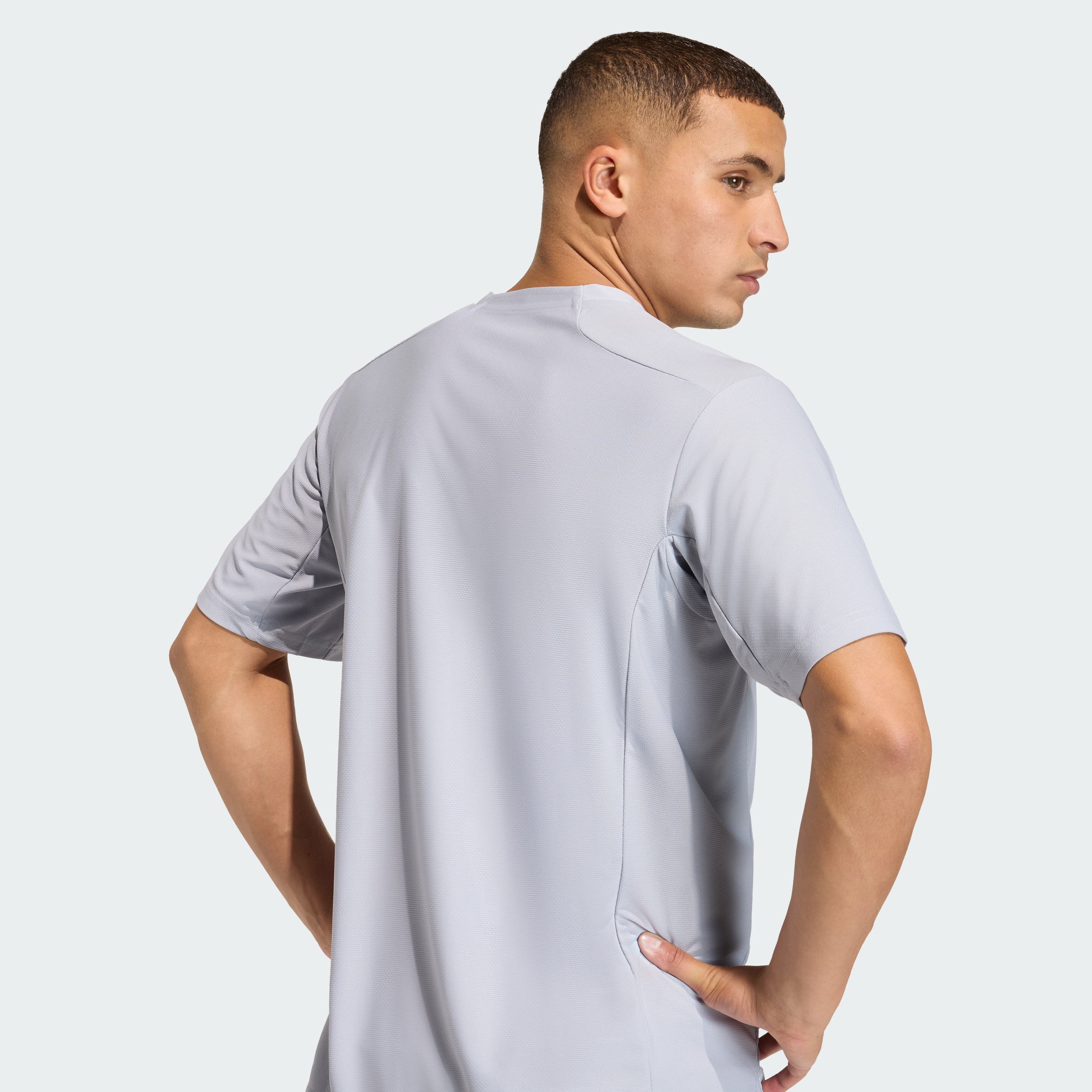 https://assets.adidas.com/images//7c0a4c737e1540a89af2275d64847756_9366/KQ7502_42_detail.jpg