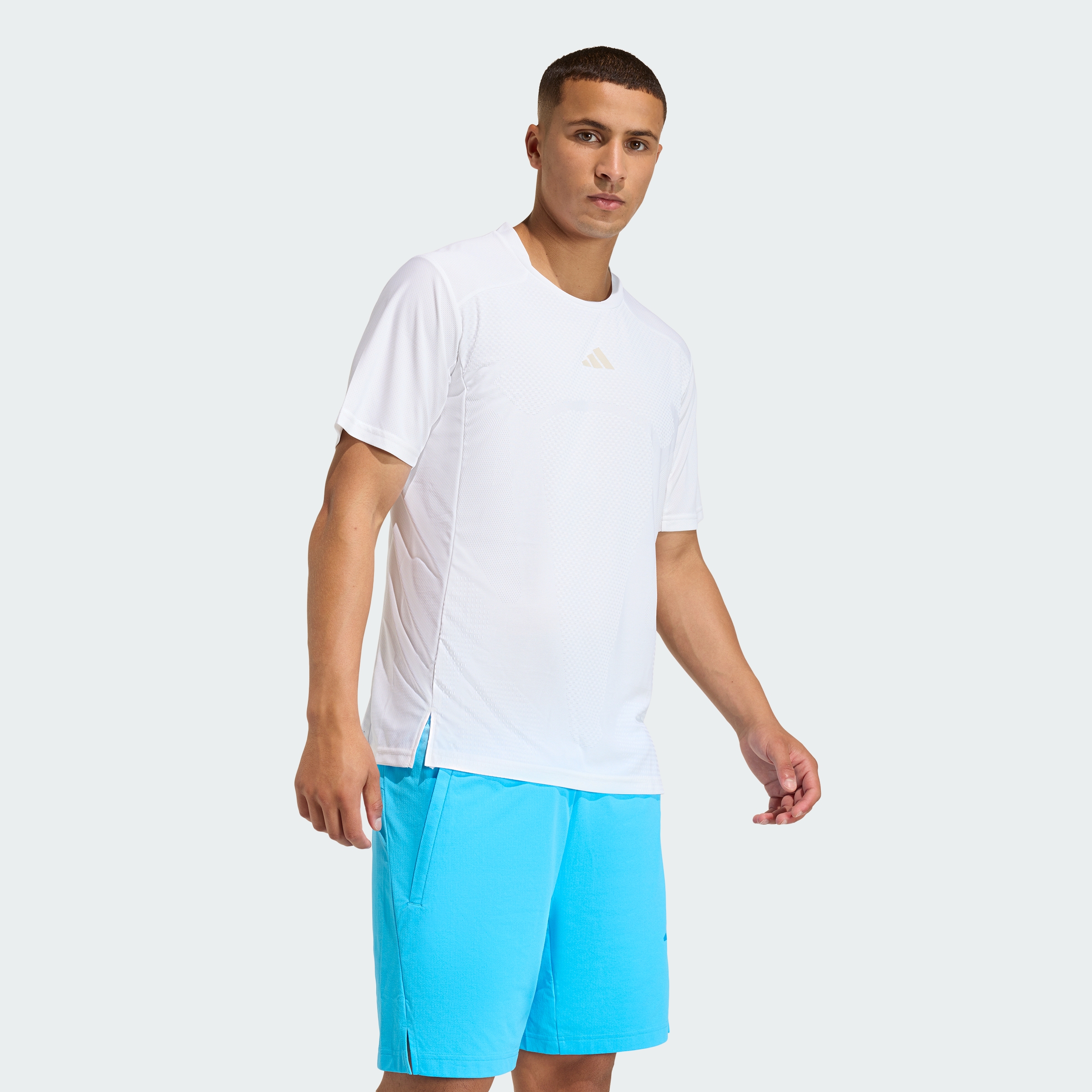 https://assets.adidas.com/images/6441c759bcda4fd891a623922a601376_9366/KQ7503_000_plp_model.jpgKQ7503_000_plp_model.jpg