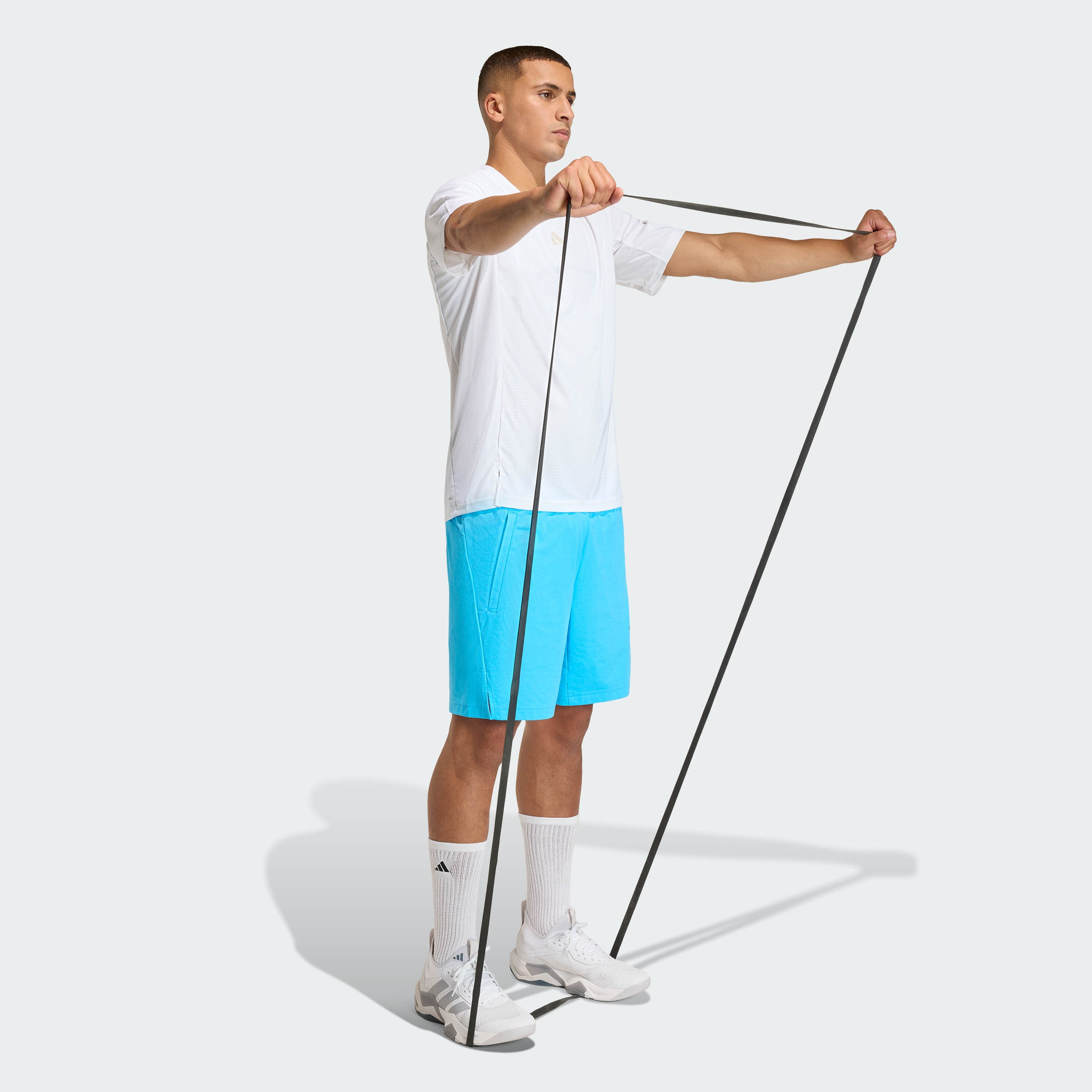 https://assets.adidas.com/images//7e5d7ecb0aed4641bc259636104f3fd3_9366/KQ7503_25_model.jpg