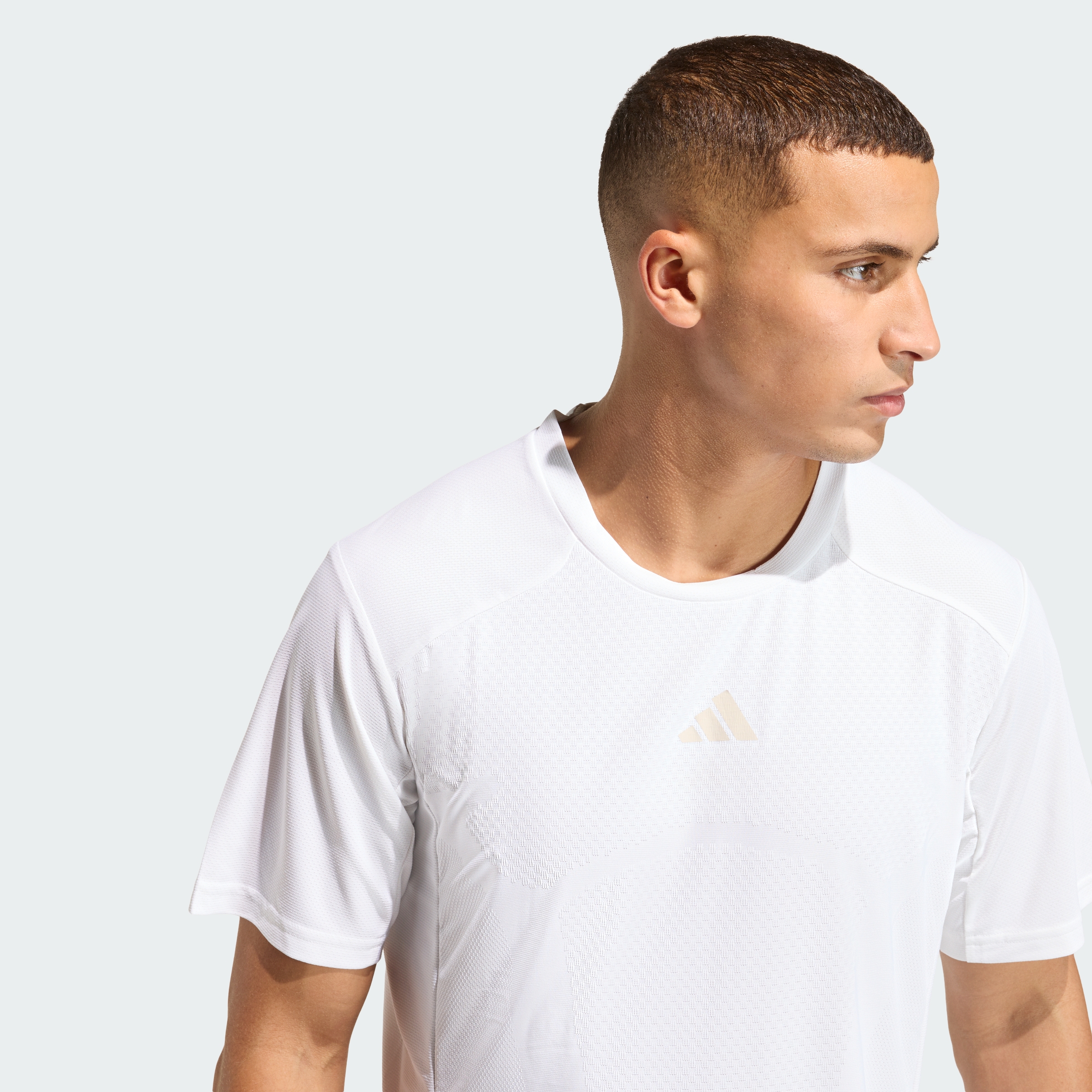 https://assets.adidas.com/images//73f857ee917149b6a62421fec43c6c5b_9366/KQ7503_41_detail.jpg