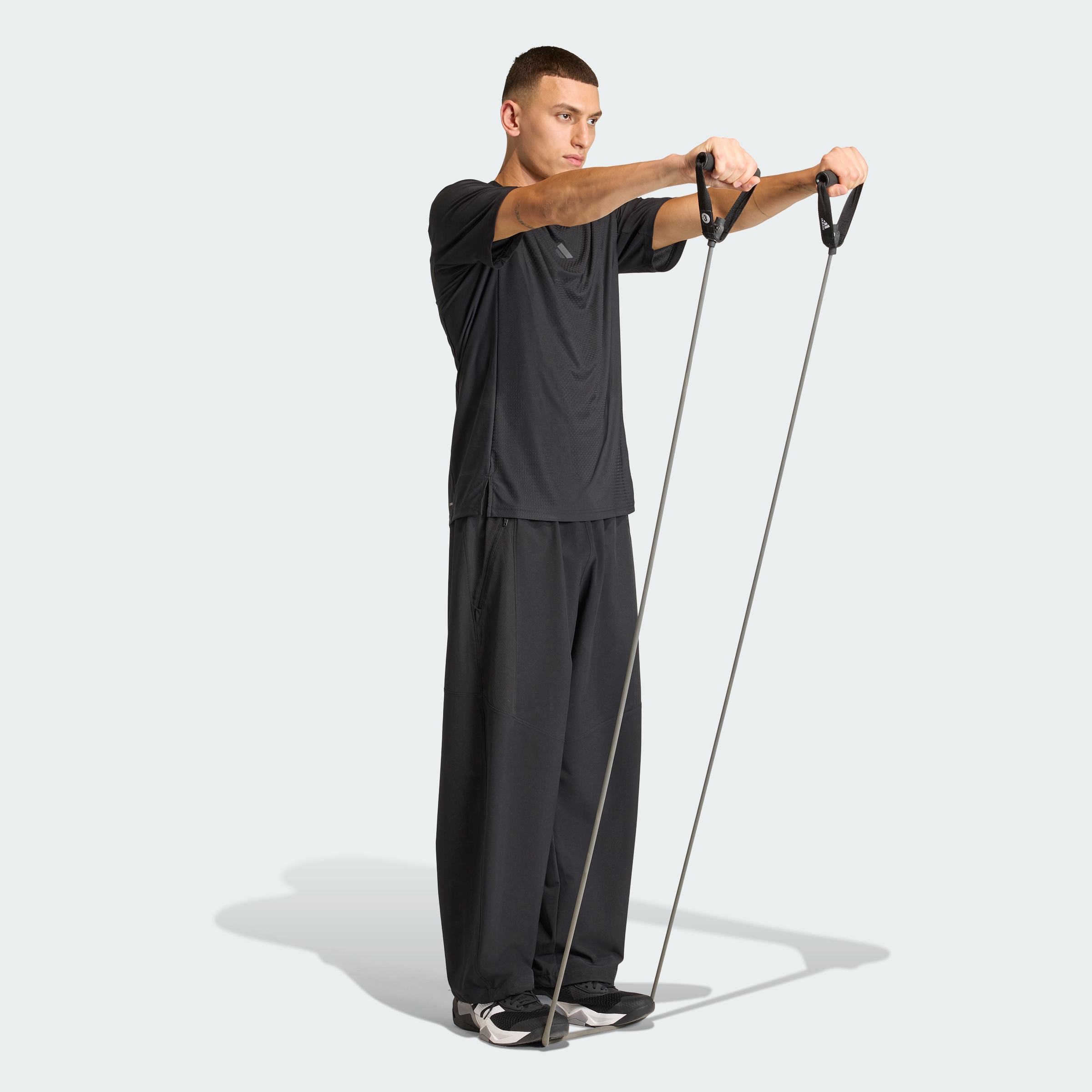 https://assets.adidas.com/images//08adbf32d900484280cbb546961c7bce_9366/KQ7504_25_model_hover.jpg