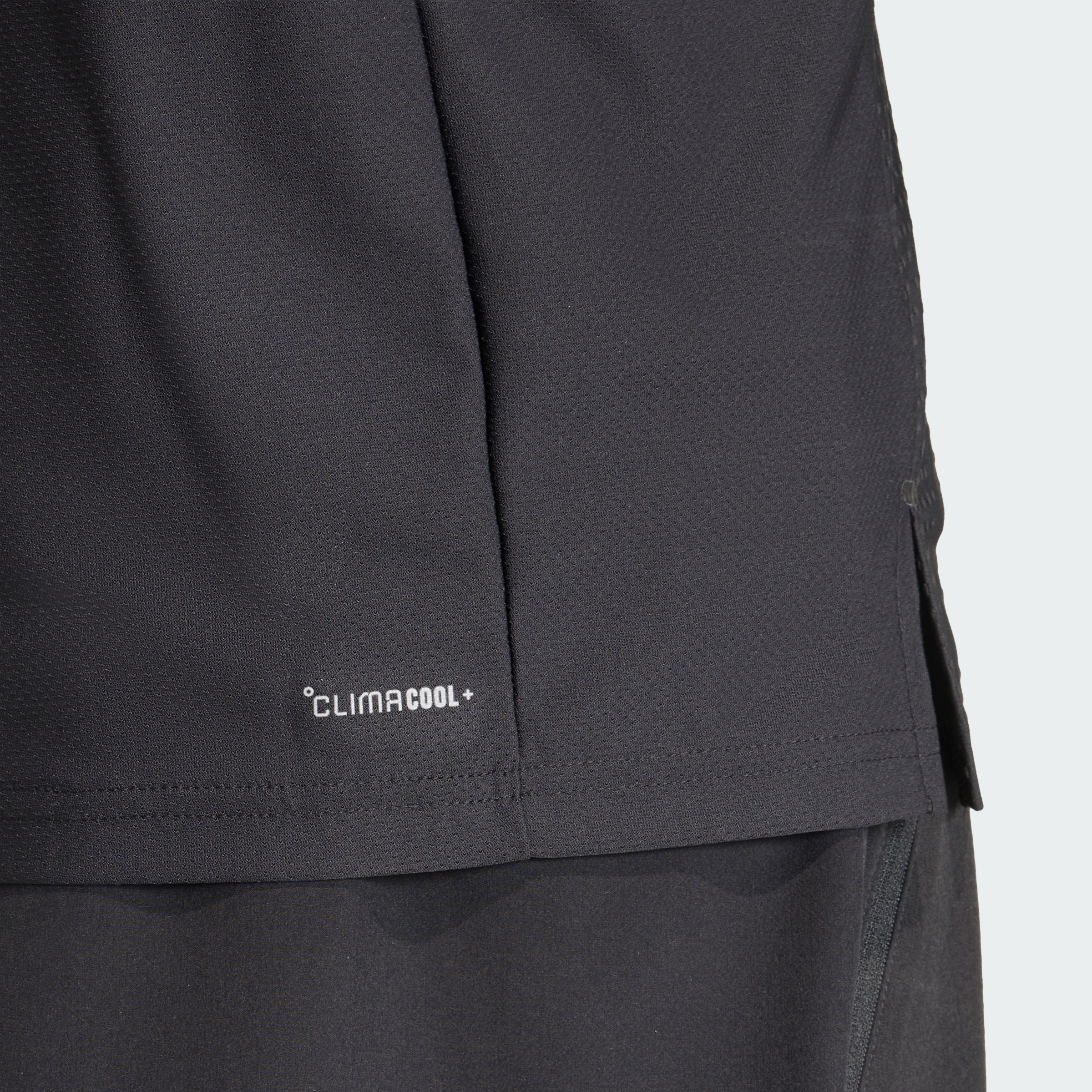 https://assets.adidas.com/images//f49efb8360b24aa389e55c365d5f9dac_9366/KQ7504_41_detail.jpg