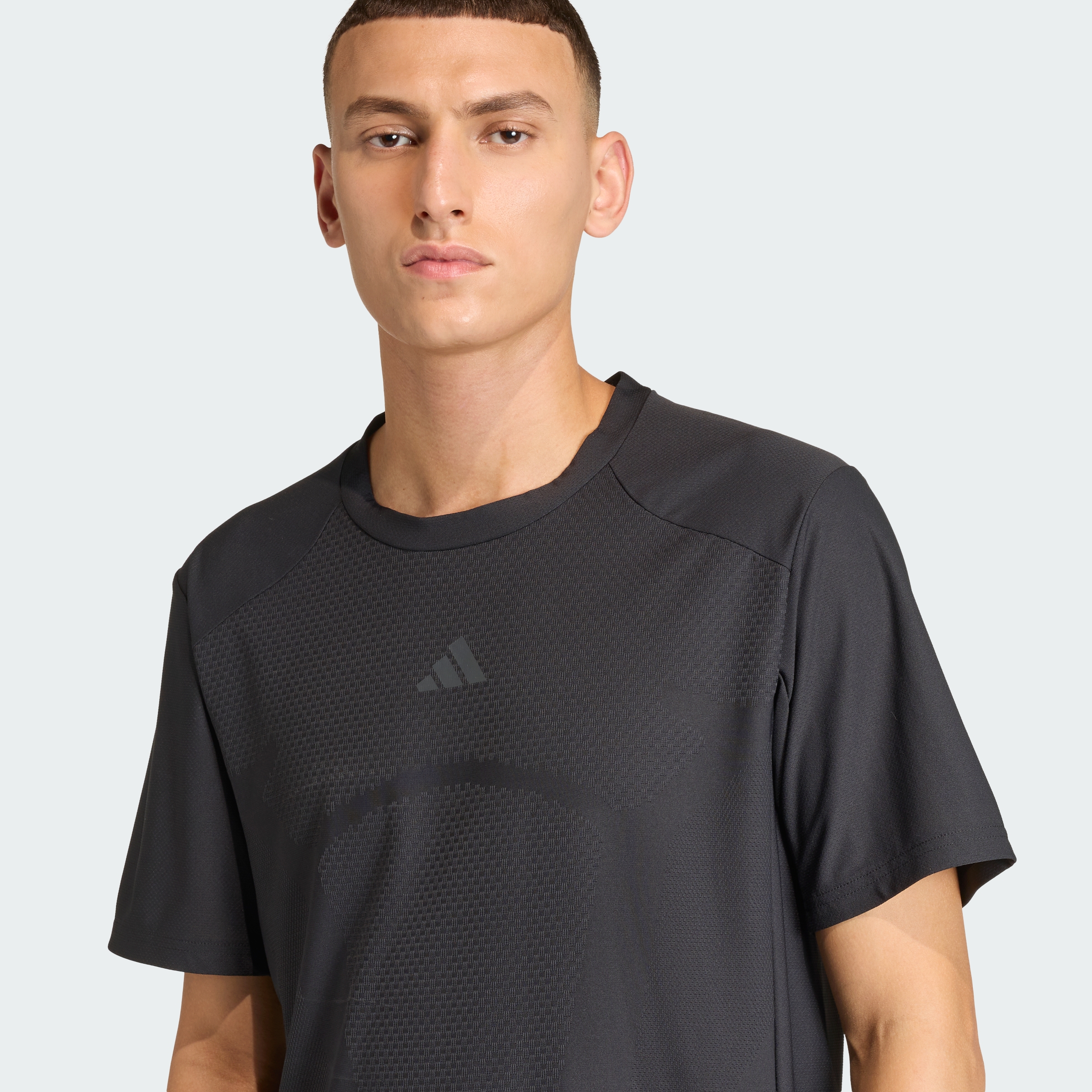 https://assets.adidas.com/images//87b2b5d9612b48bf935ccf3d5db355d4_9366/KQ7504_42_detail.jpg