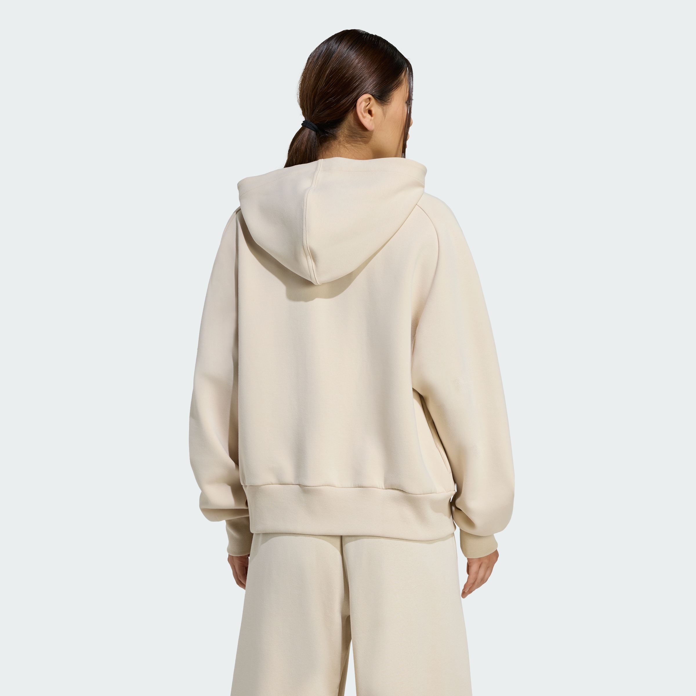 https://assets.adidas.com/images//1d61078f8be549ac974bd0c7aa39e382_9366/KT0443_23_hover_model.jpg