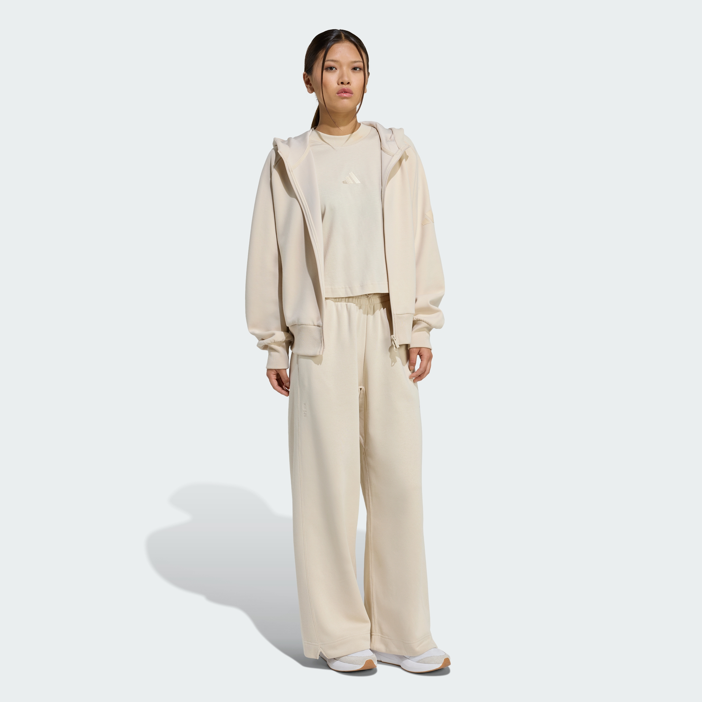 https://assets.adidas.com/images//e28e98b90ce941518354d142825933ab_9366/KT0443_25_model.jpg