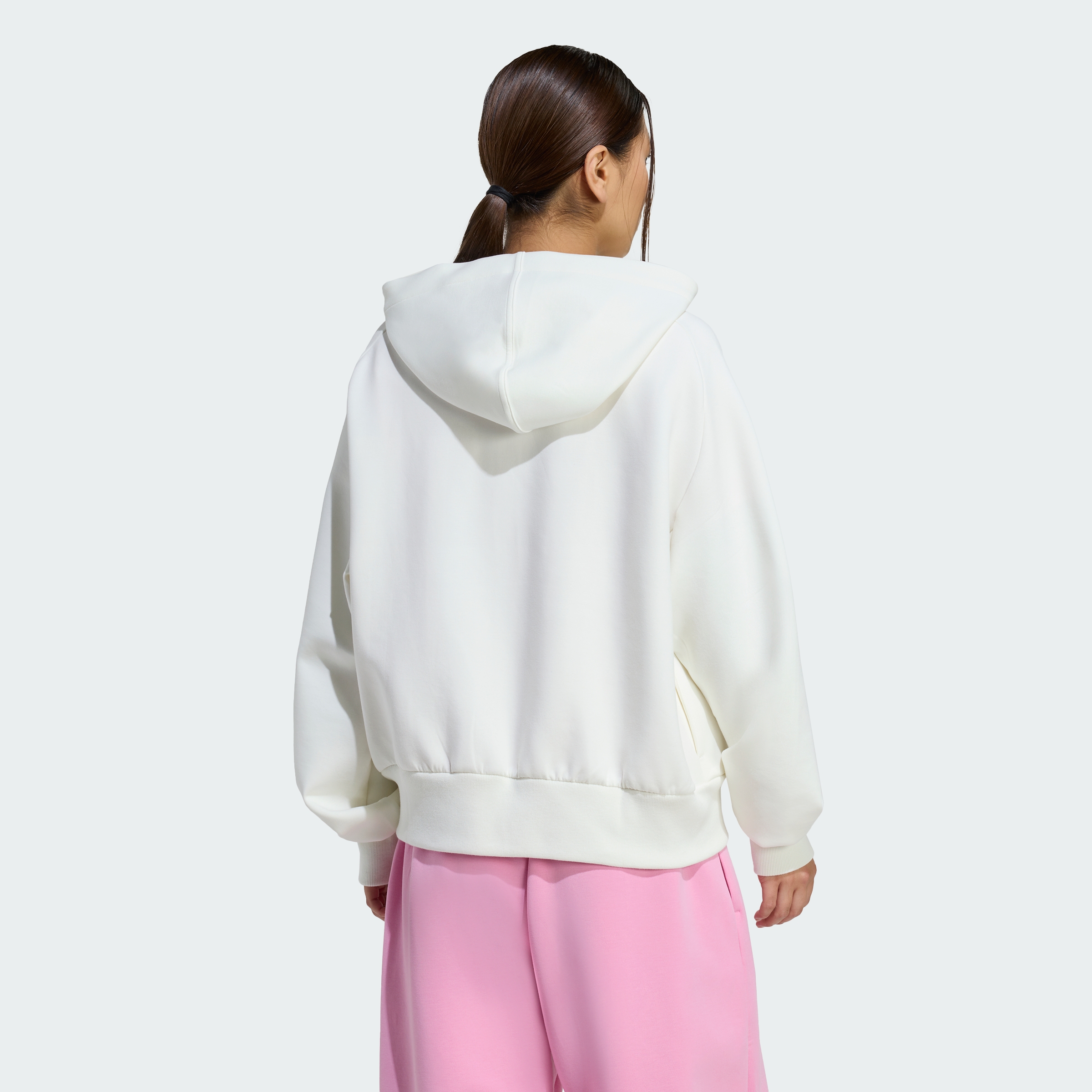 https://assets.adidas.com/images//4c60211a652c4453ad9937776e3da3dc_9366/KT3123_23_hover_model.jpg