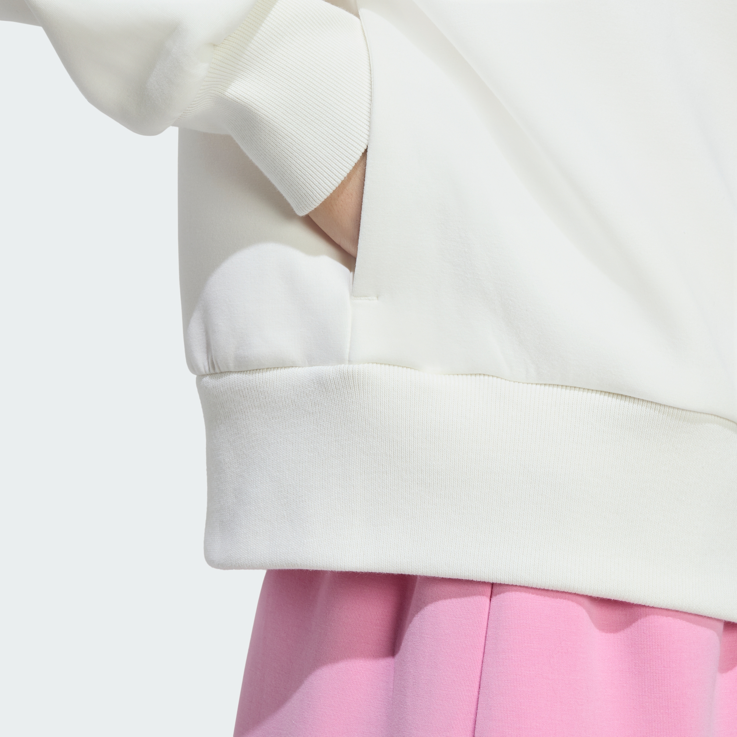 https://assets.adidas.com/images//8df4d97128754f50a99eb9357290e551_9366/KT3123_42_detail.jpg