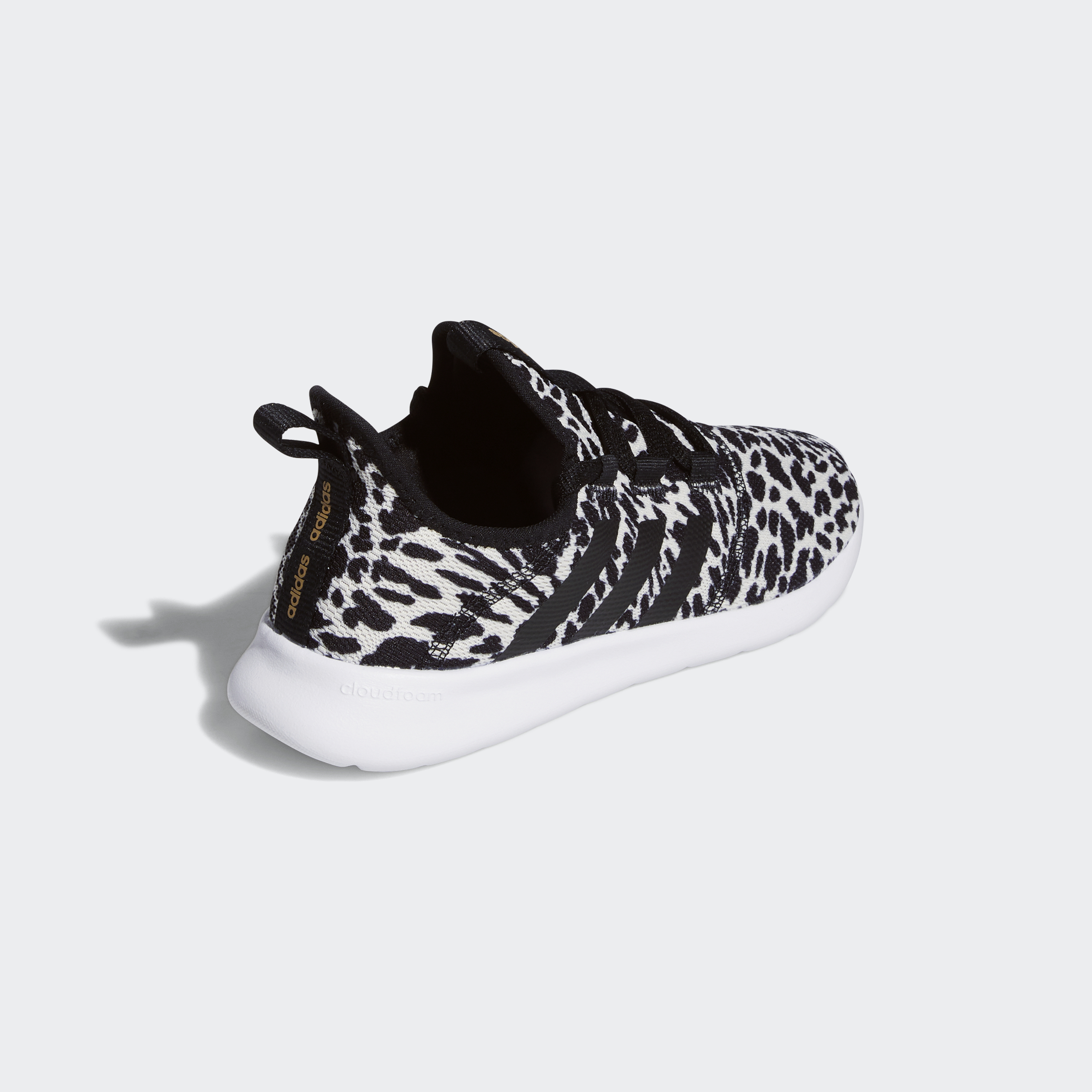 https://assets.adidas.com/images//92794c0139584a50809aae9a0010efab_9366/GW4347_05_standard.jpg