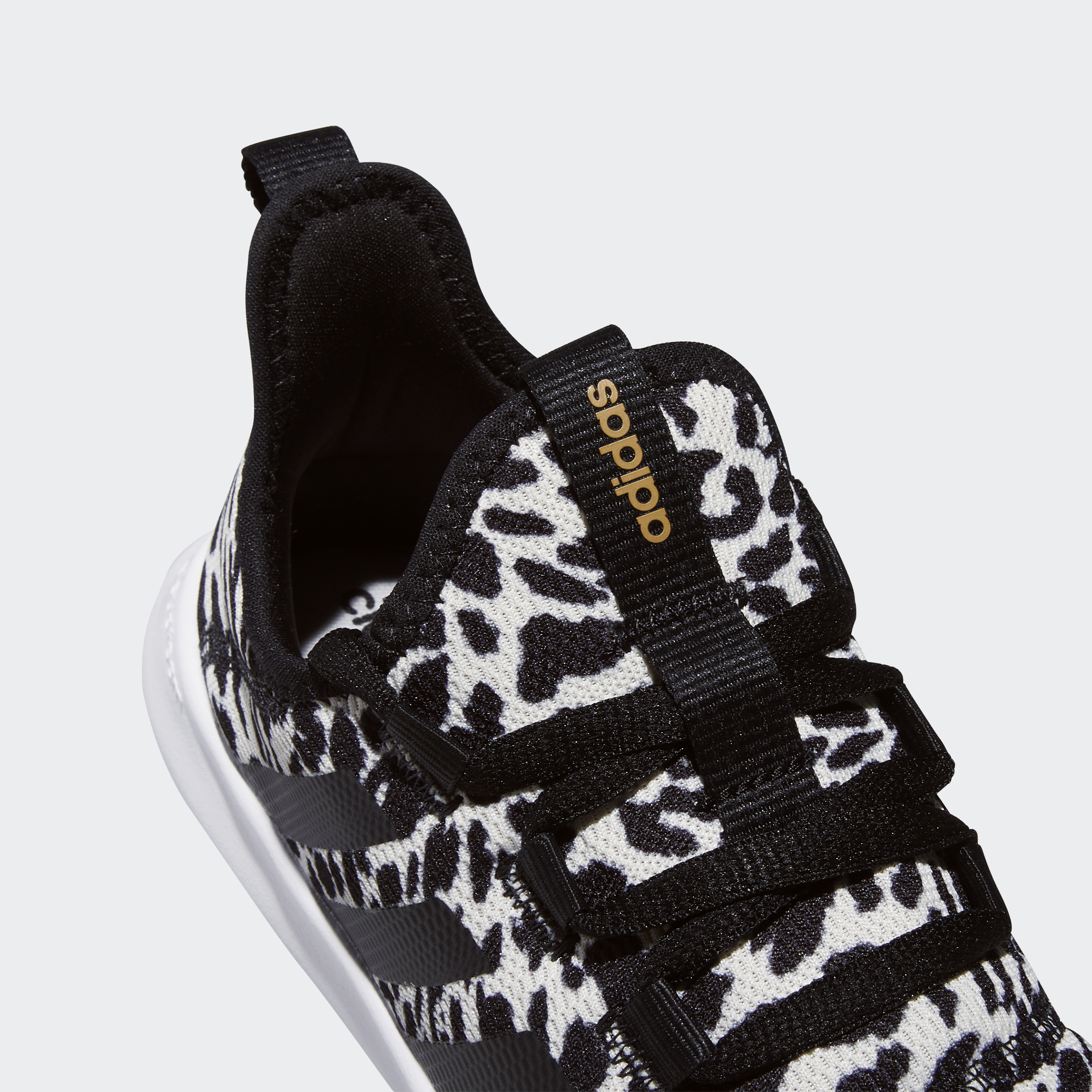 https://assets.adidas.com/images//8824b5a3598941798e7dae9a00193e2f_9366/GW4347_41_detail.jpg