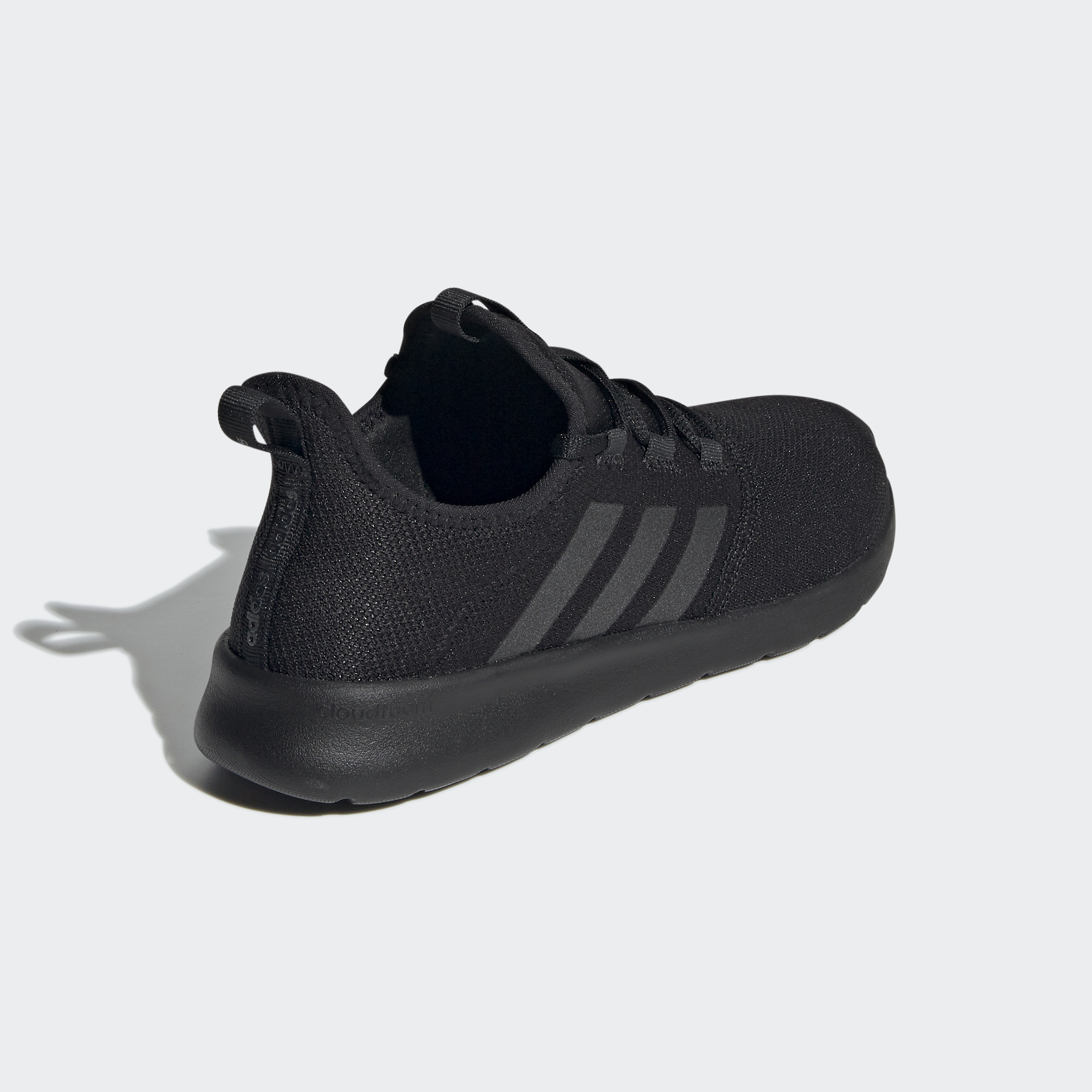 https://assets.adidas.com/images//812e828b17364ae29d15ac9100c382b4_9366/H04754_05_standard.jpg