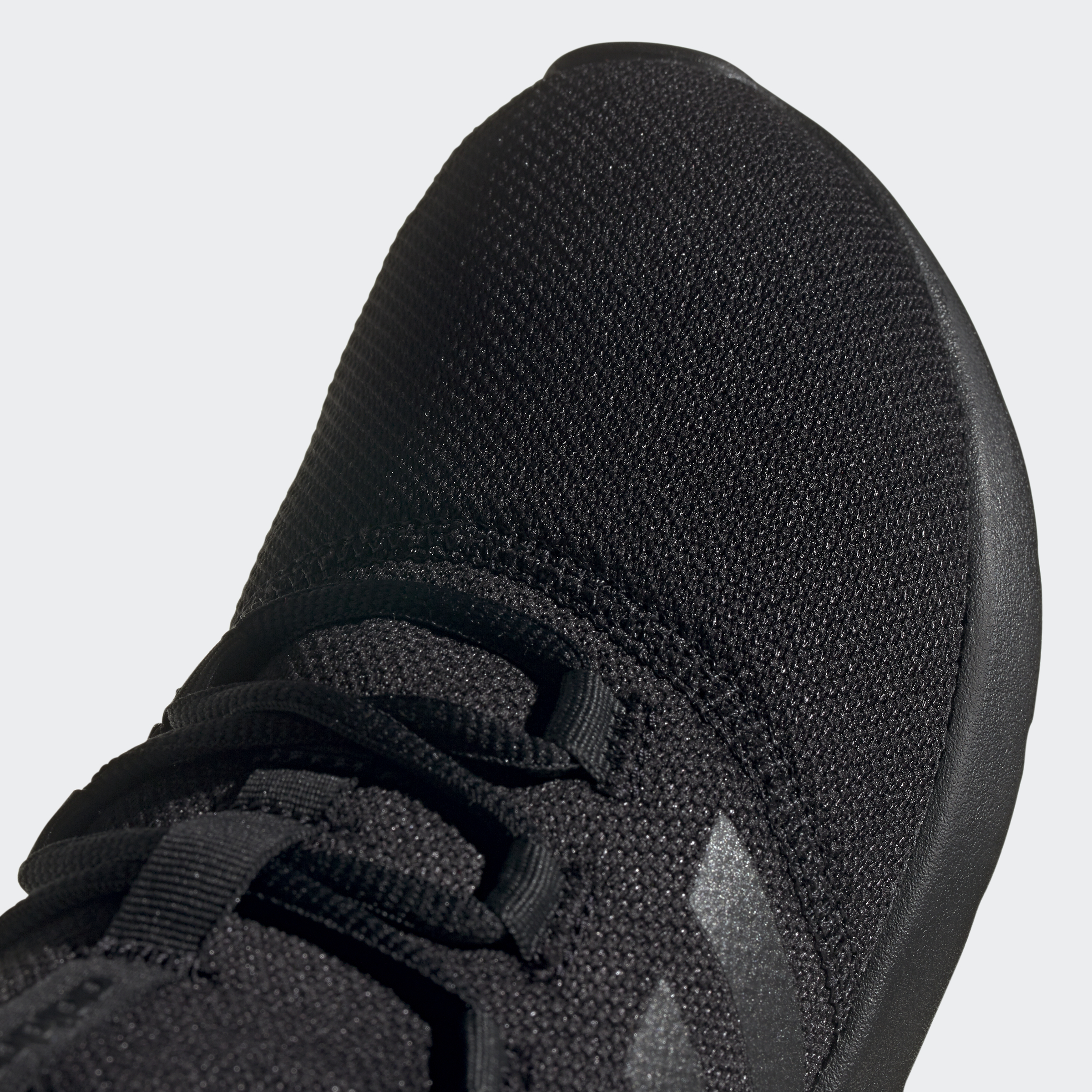 https://assets.adidas.com/images//c982a382bf96428b9940ac9100c38995_9366/H04754_41_detail.jpg