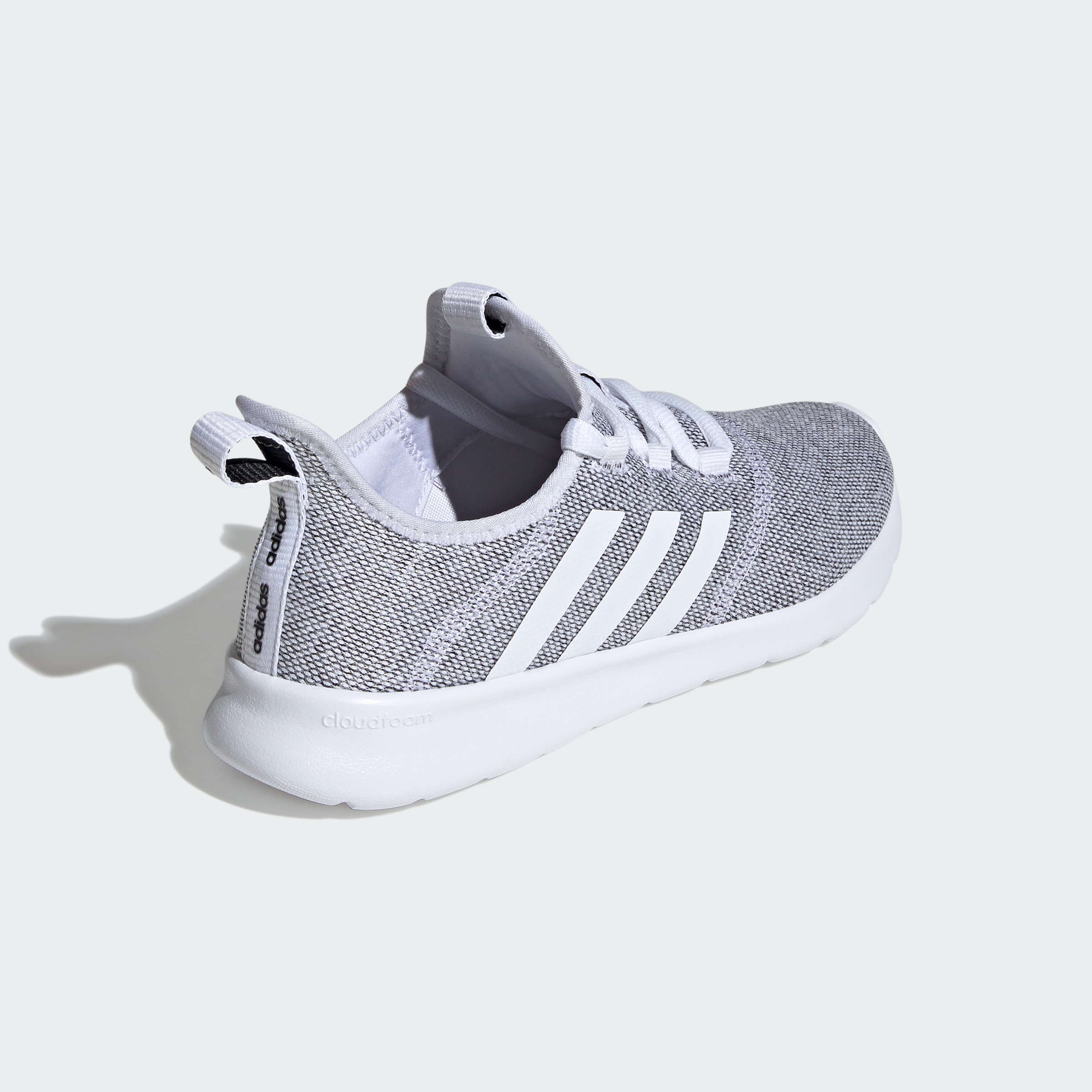 https://assets.adidas.com/images//cc3fb76efc7e4e098fedac9100cc01d4_9366/H04756_05_standard.jpg