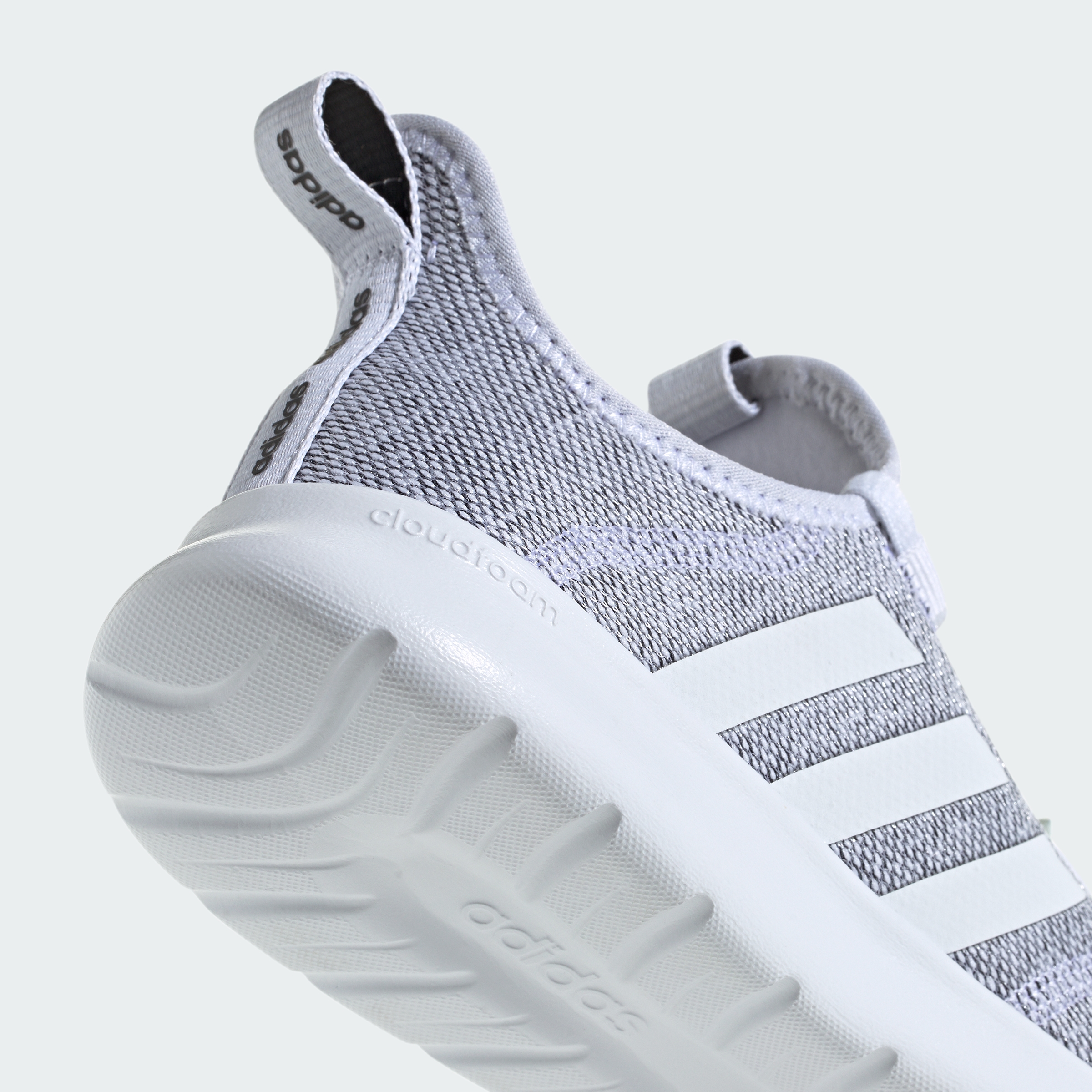 https://assets.adidas.com/images//27e8c682917d4e15b3d9ac9100cc082f_9366/H04756_41_detail.jpg