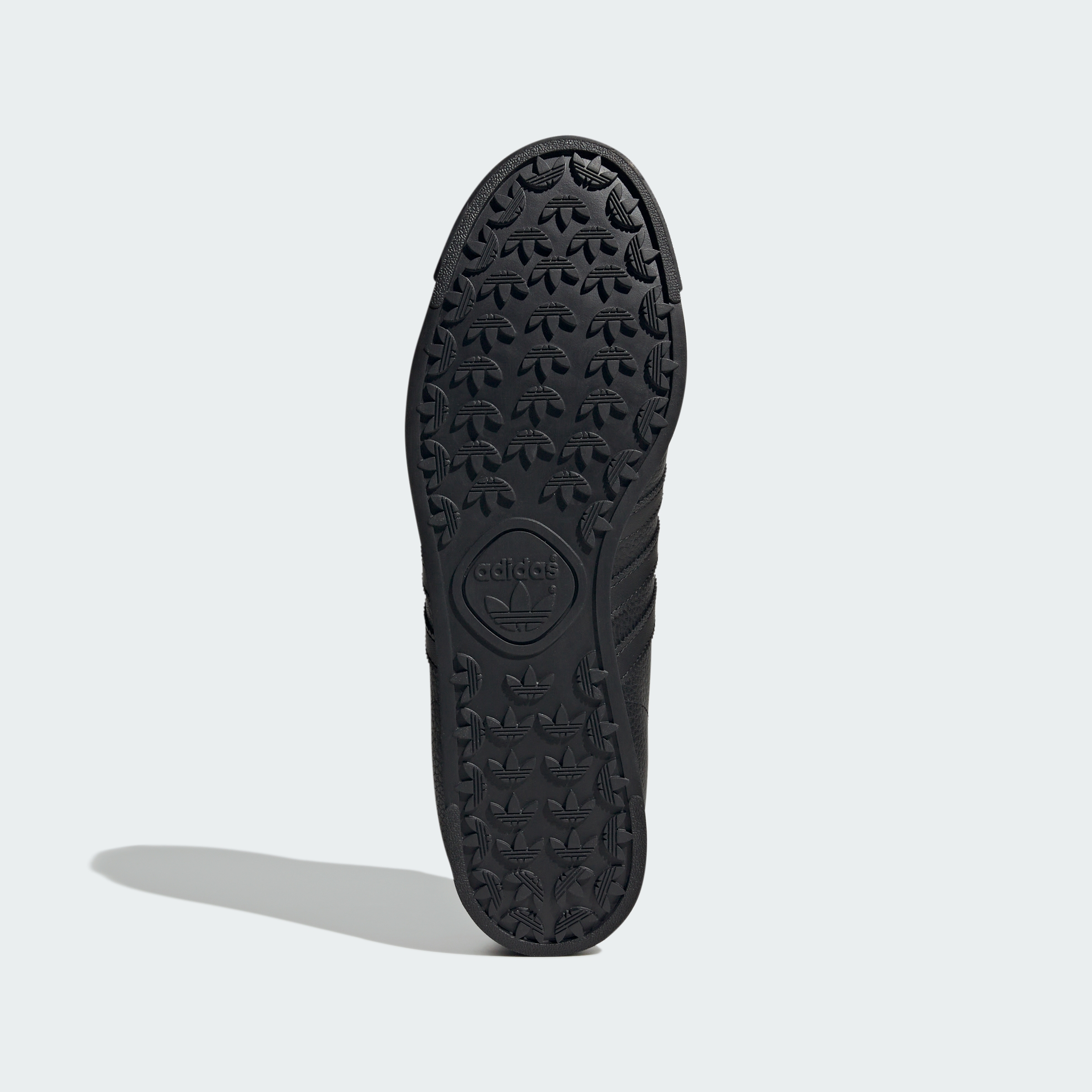 https://assets.adidas.com/images//869dd2c790a34635bf020e82a155f826_9366/IG1817_03_standard.jpg
