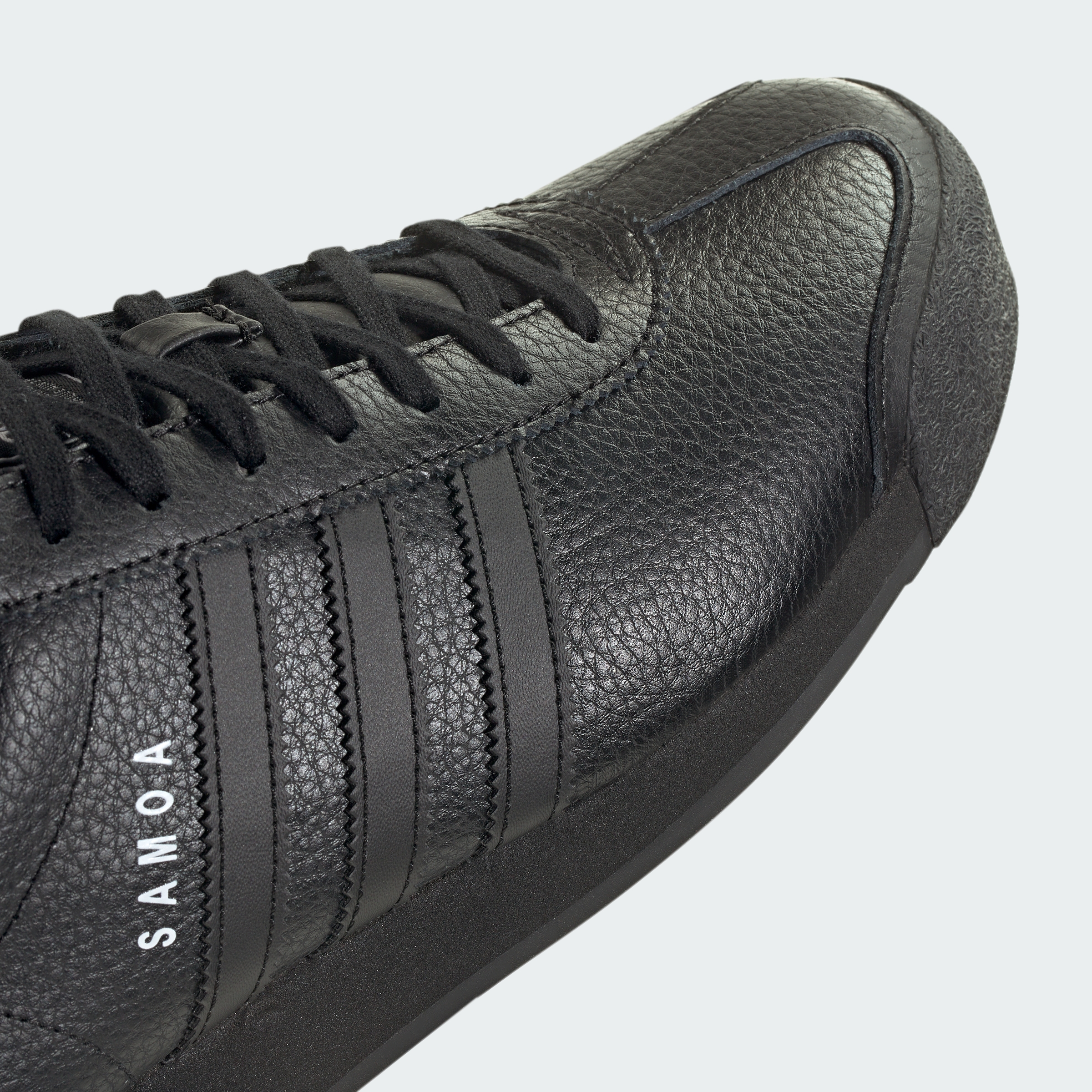 https://assets.adidas.com/images//1d82f4fb302f465db2a0e999a7dfd817_9366/IG1817_41_detail.jpg