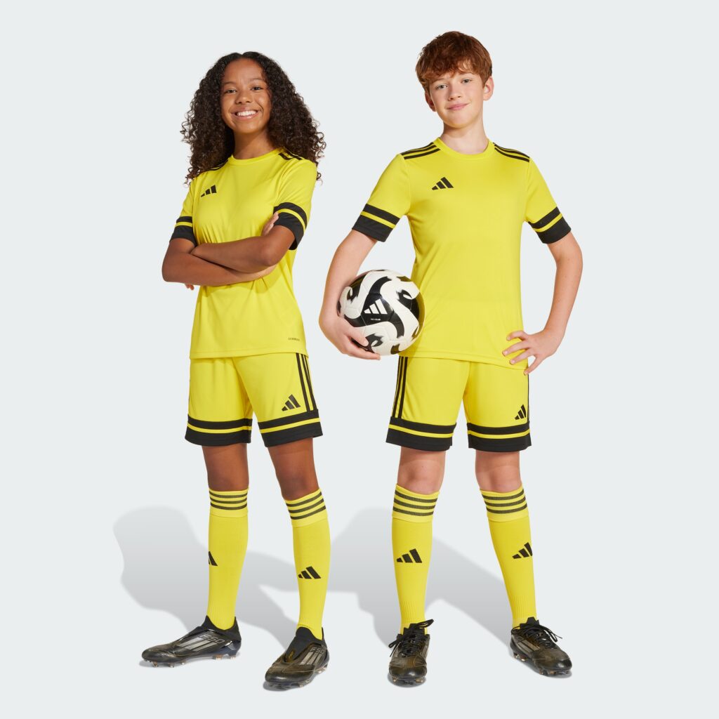https://assets.adidas.com/images/16444fb16a9143f49fe0cd33bc5b6460_9366/JJ2421_000_plp_model.jpgJJ2421_000_plp_model.jpg