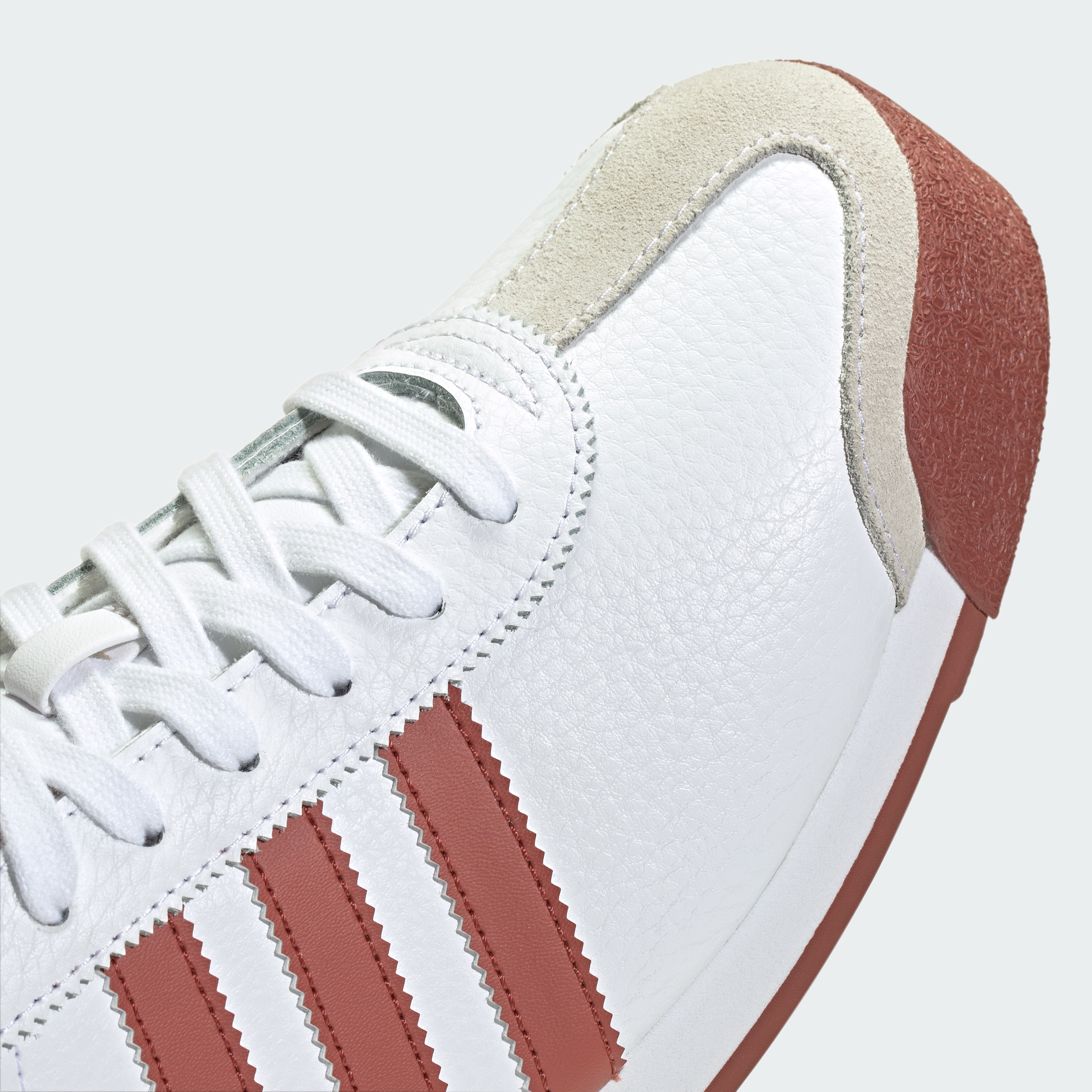 https://assets.adidas.com/images//5a1793ccb97d475f873343bbfefe0436_9366/JQ0045_41_detail.jpg