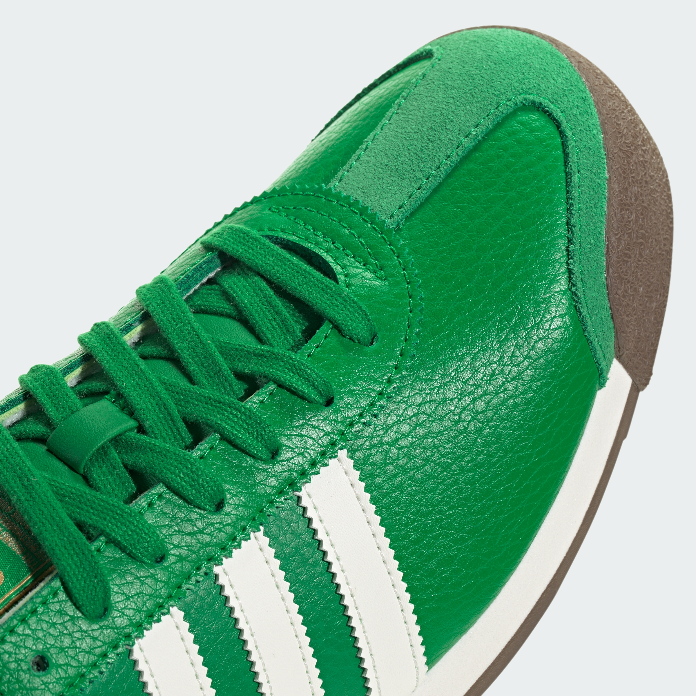https://assets.adidas.com/images//4450a5c9978b4ce6aabd471e628ab45b_9366/JQ0048_41_detail.jpg