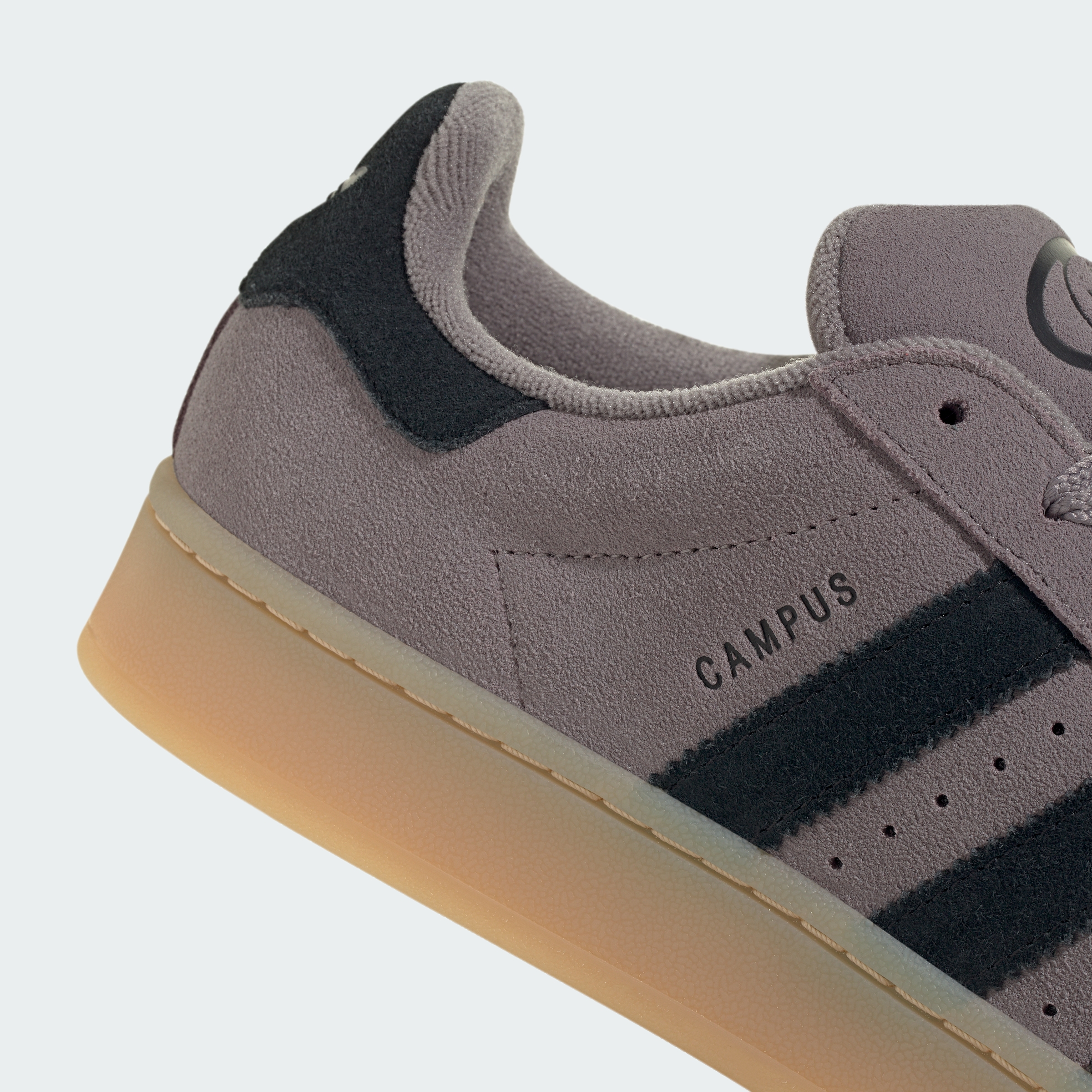 https://assets.adidas.com/images//458ff78259c548d5a547f3d48999e324_9366/JQ8357_41_detail.jpg