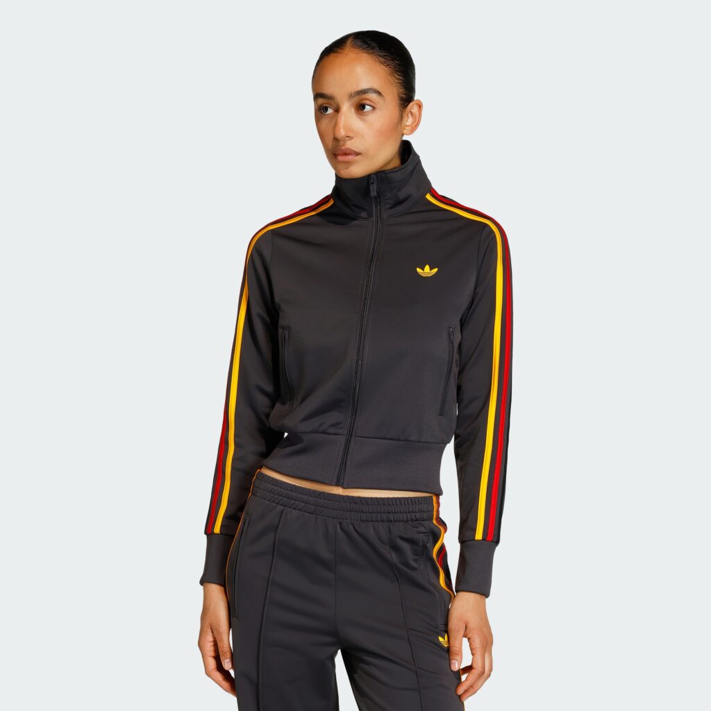https://assets.adidas.com/images/db1954efe0a24dc49cd0652e4dd0b364_9366/KC6564_000_plp_model.jpgKC6564_000_plp_model.jpg