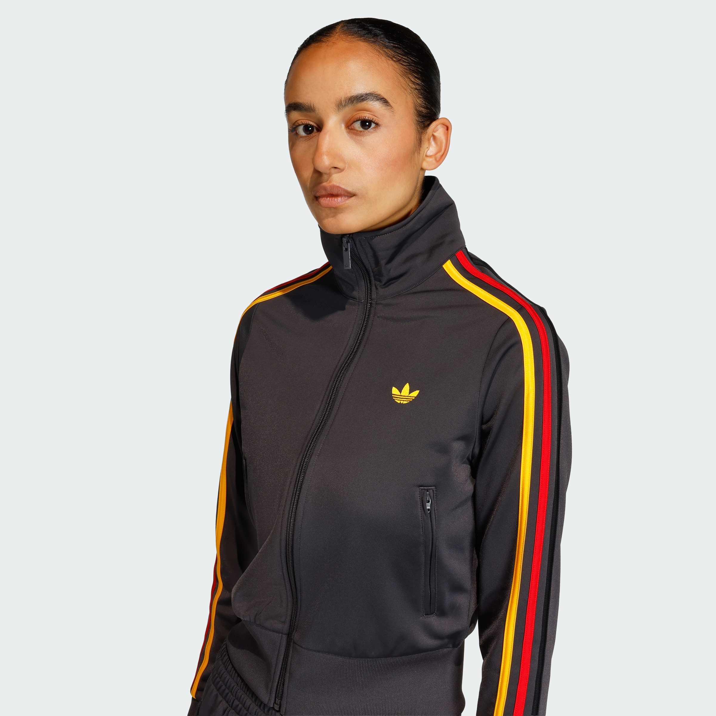 https://assets.adidas.com/images//260891cb8cbf4d69ad69376bc0a0bfd7_9366/KC6564_42_detail.jpg
