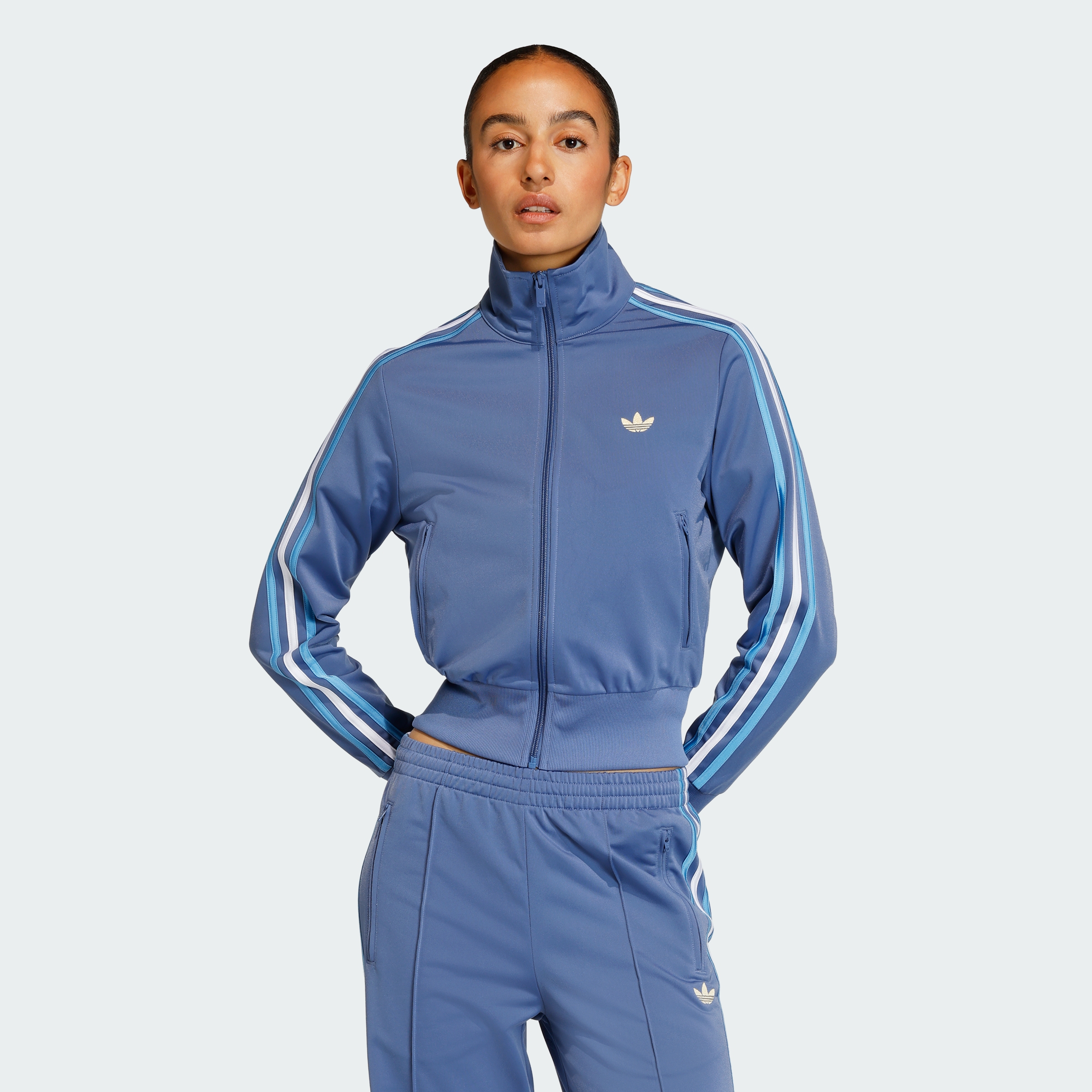 https://assets.adidas.com/images/b1998d68af04425bbfe32b9e3294ffaf_9366/KC6565_000_plp_model.jpgKC6565_000_plp_model.jpg