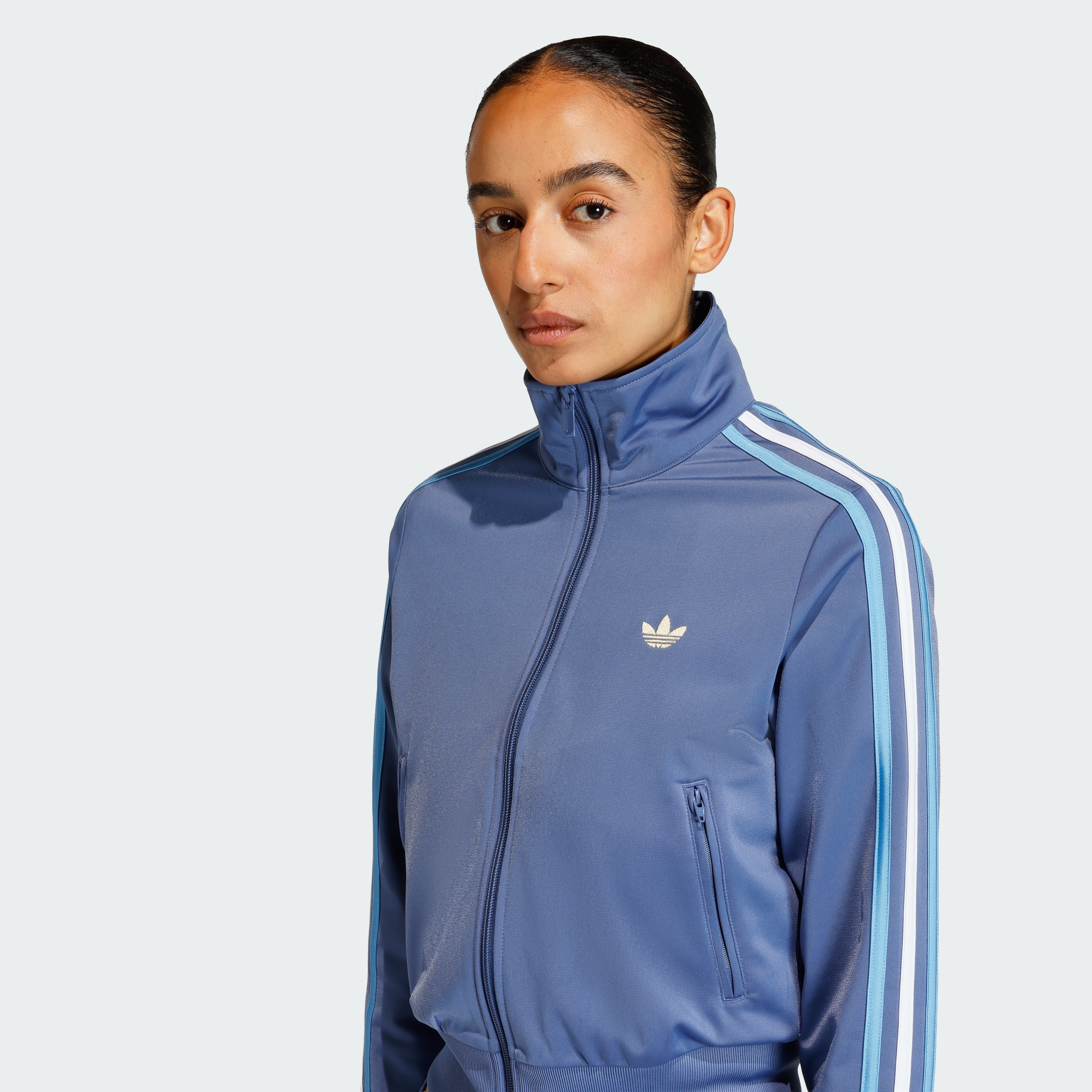 https://assets.adidas.com/images//ab3b01804f164ae8ad9e1b06b226e18e_9366/KC6565_41_detail.jpg