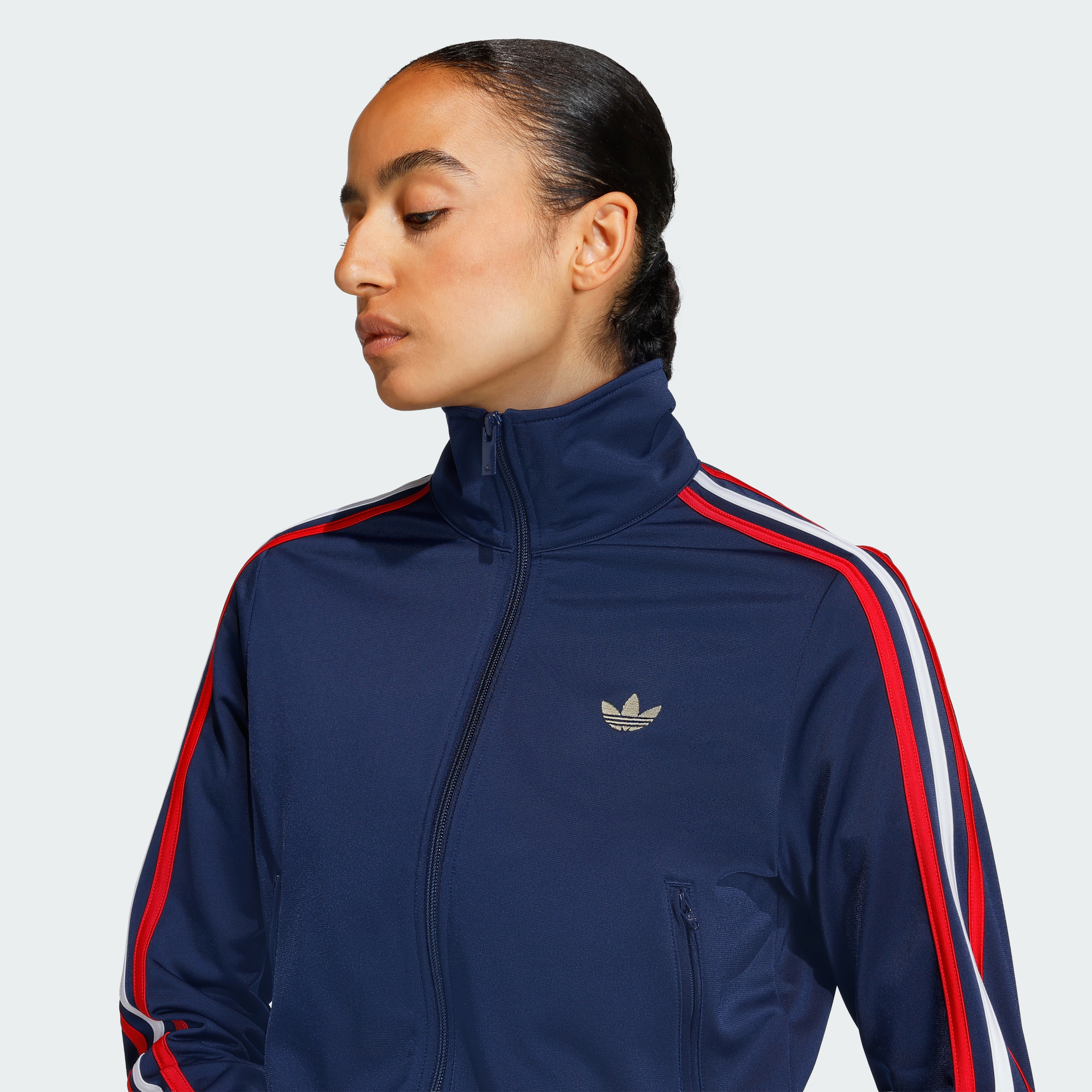 https://assets.adidas.com/images//8f173dd279424d43ba28df65cff78ca4_9366/KC6567_41_detail.jpg