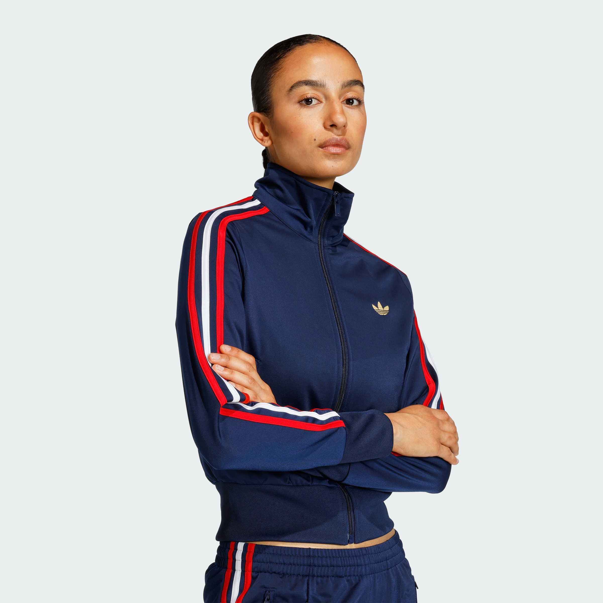 https://assets.adidas.com/images//3f4ae2bf54544a8f82fb93df7150e21e_9366/KC6567_42_detail_hover.jpg