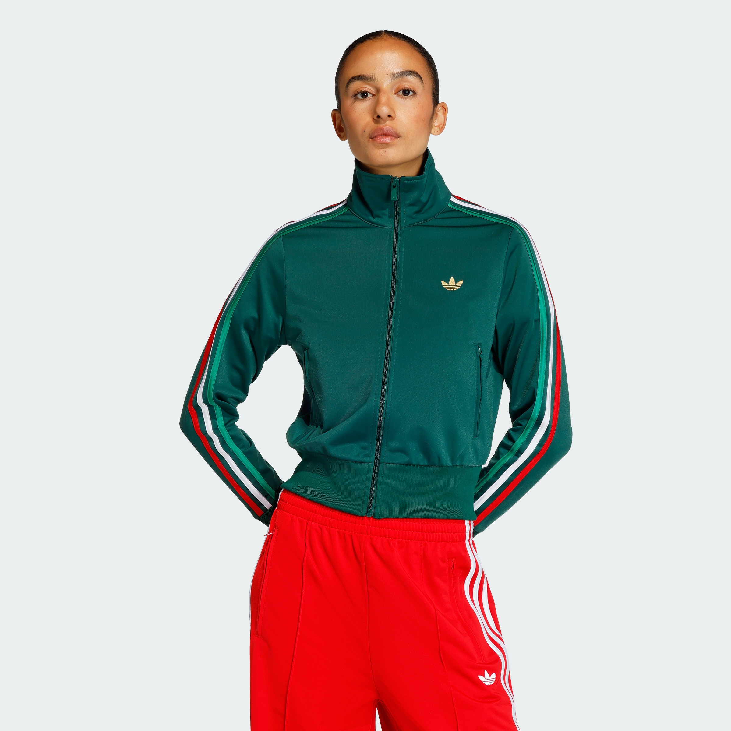 https://assets.adidas.com/images/e8e9e94efb3549f69265bc4e90830e47_9366/KC6568_000_plp_model.jpgKC6568_000_plp_model.jpg
