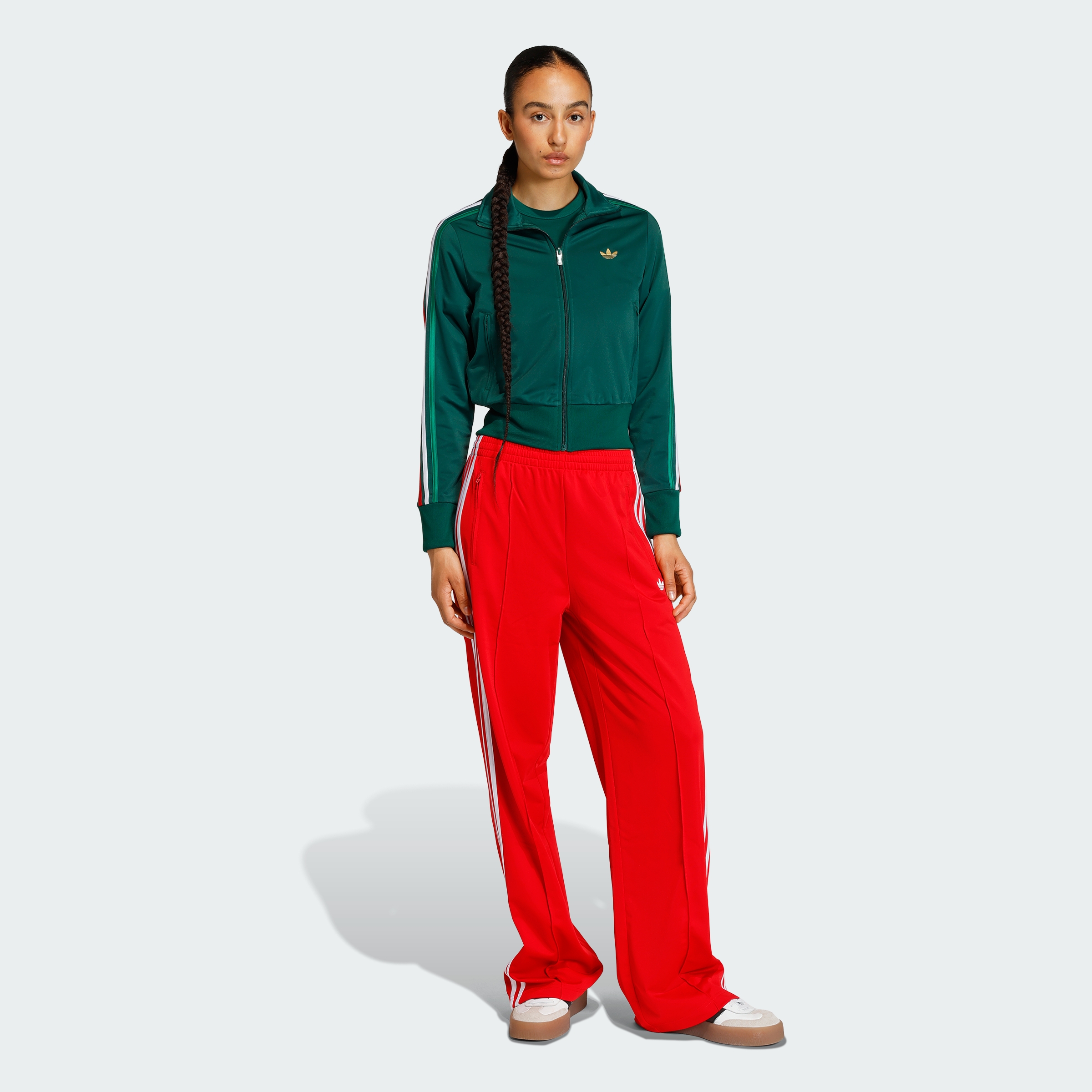https://assets.adidas.com/images//e7f8cdc60cfd49ff91a69a414938f5d9_9366/KC6568_25_model.jpg