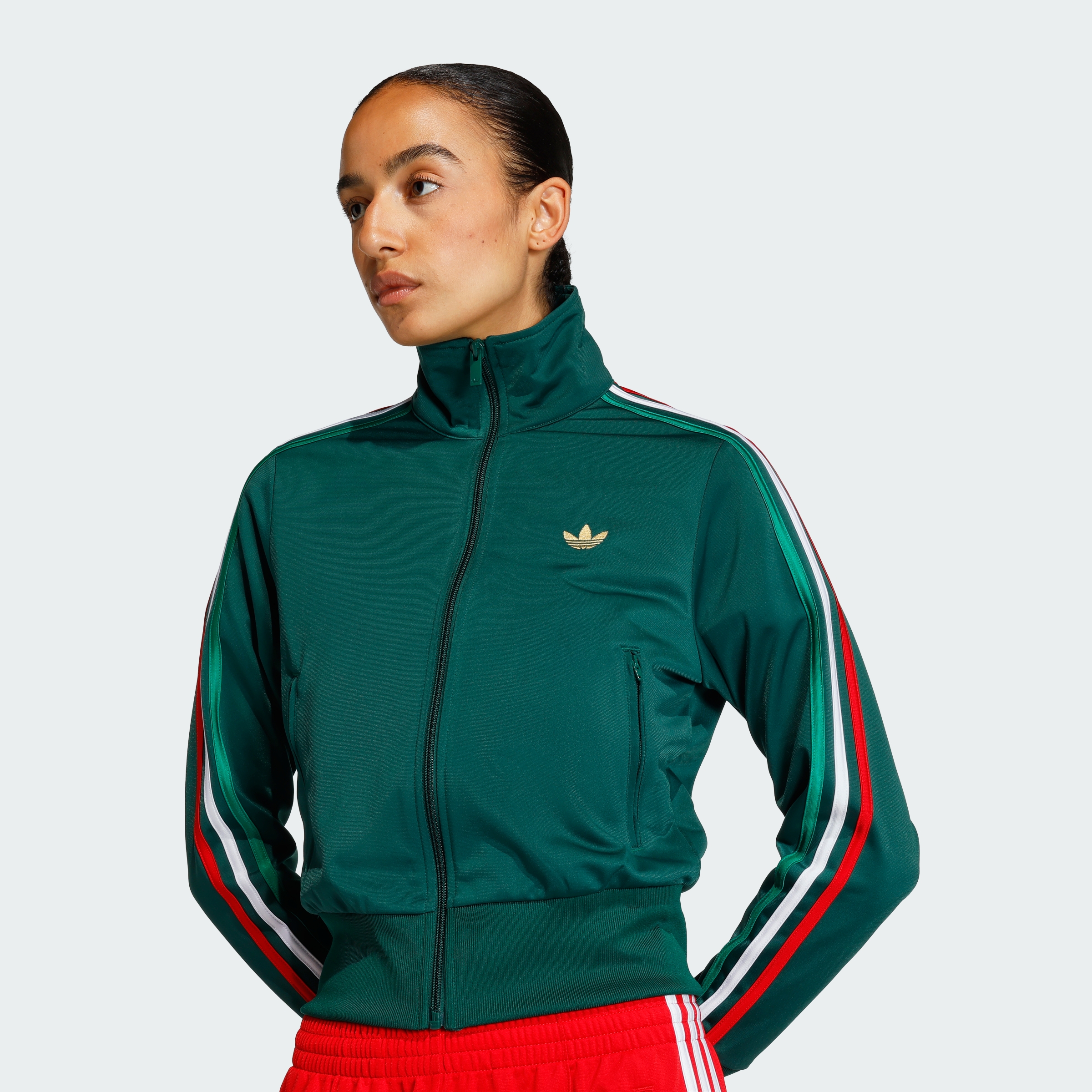 https://assets.adidas.com/images//075fc49796a1477fb9bcd8515878c5a1_9366/KC6568_41_detail_hover.jpg