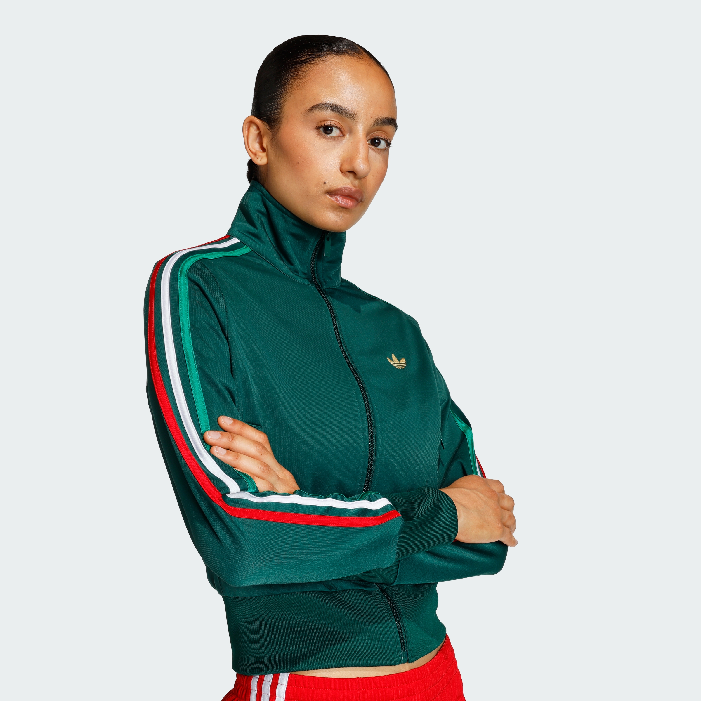 https://assets.adidas.com/images//276d84f4ec2b4470b3c70a93caf5ba65_9366/KC6568_42_detail.jpg