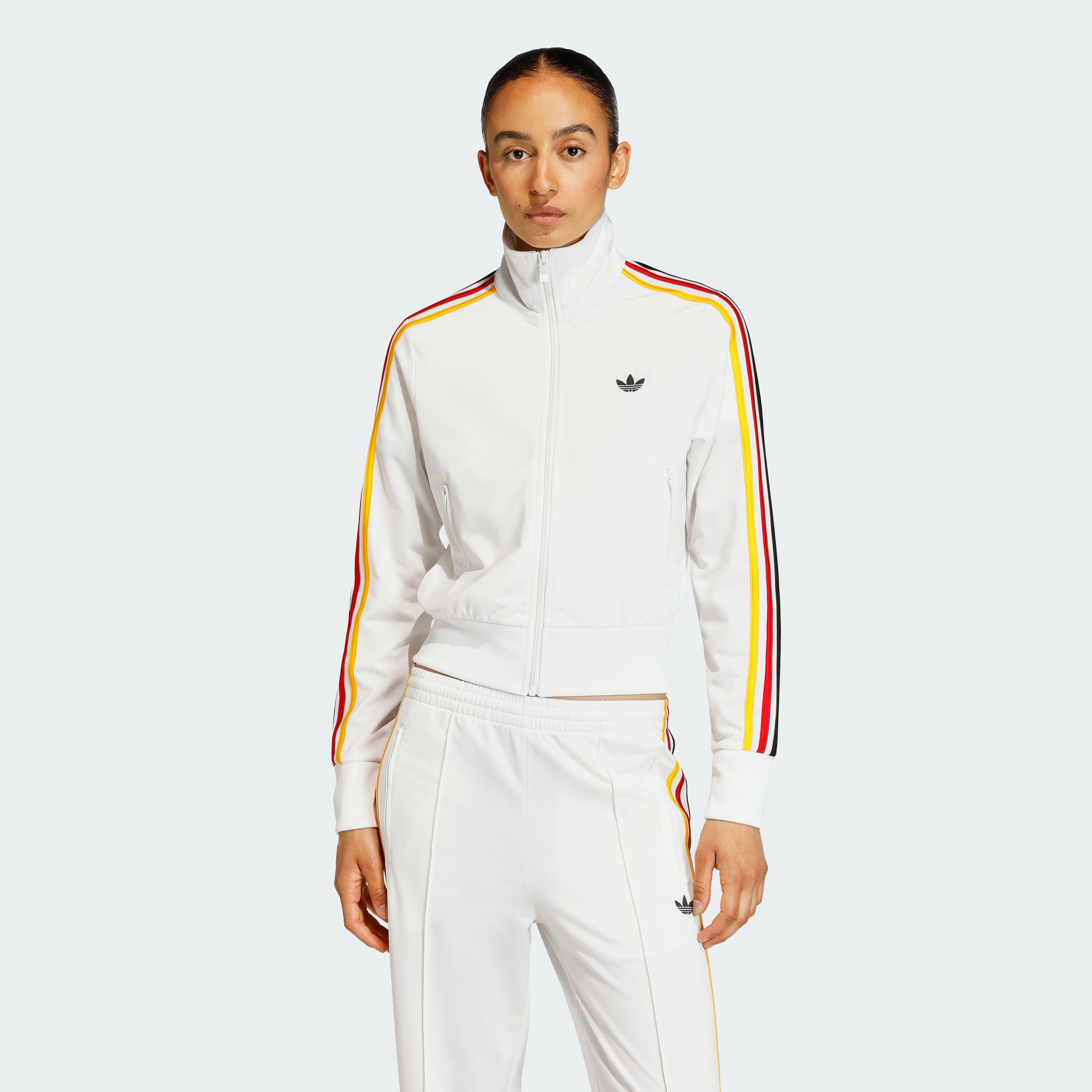 https://assets.adidas.com/images/5e4cf2fcdd5d4ffda4b076909de5cae1_9366/KC6569_000_plp_model.jpgKC6569_000_plp_model.jpg