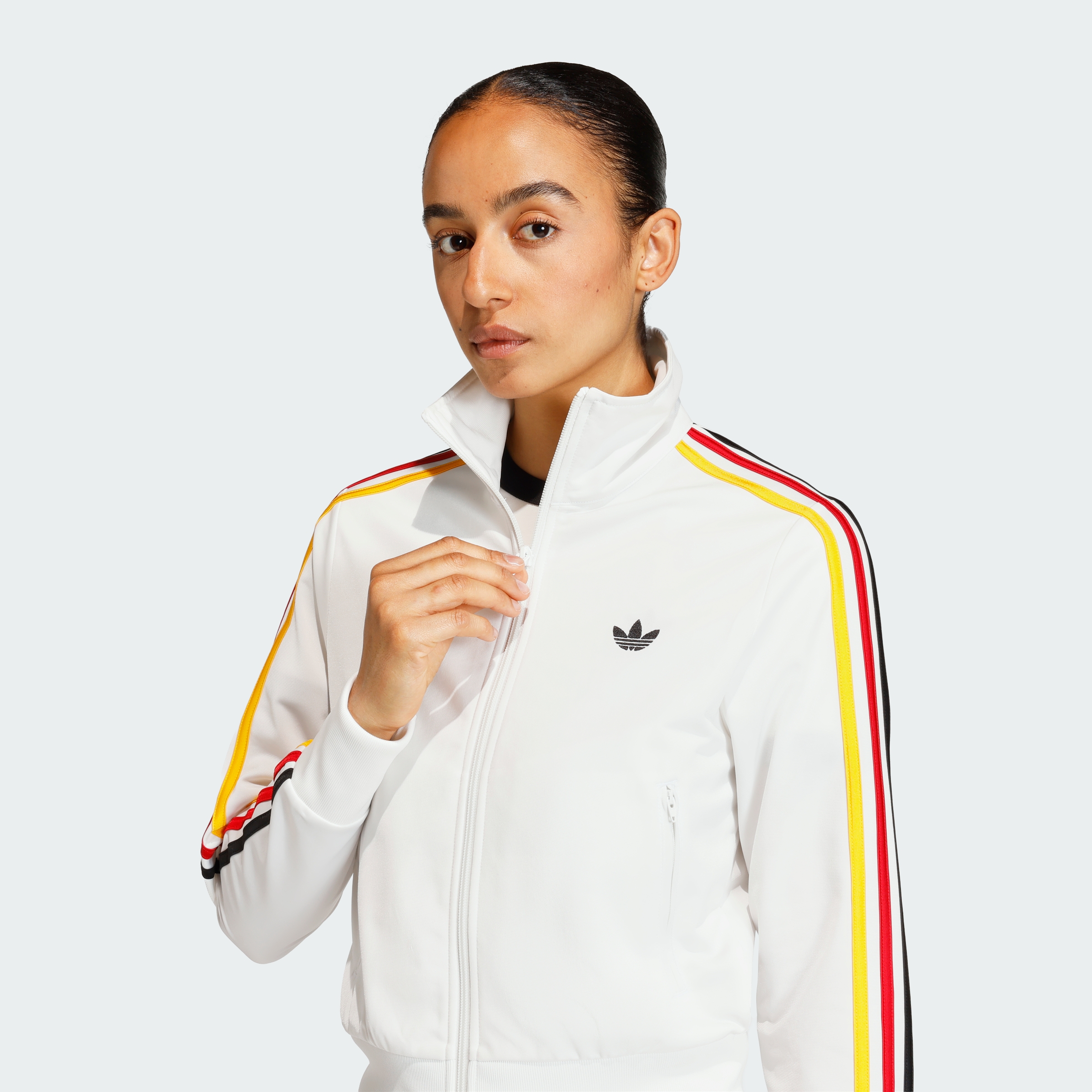 https://assets.adidas.com/images//077a96ca55cd4380a599101e96646f8b_9366/KC6569_42_detail.jpg