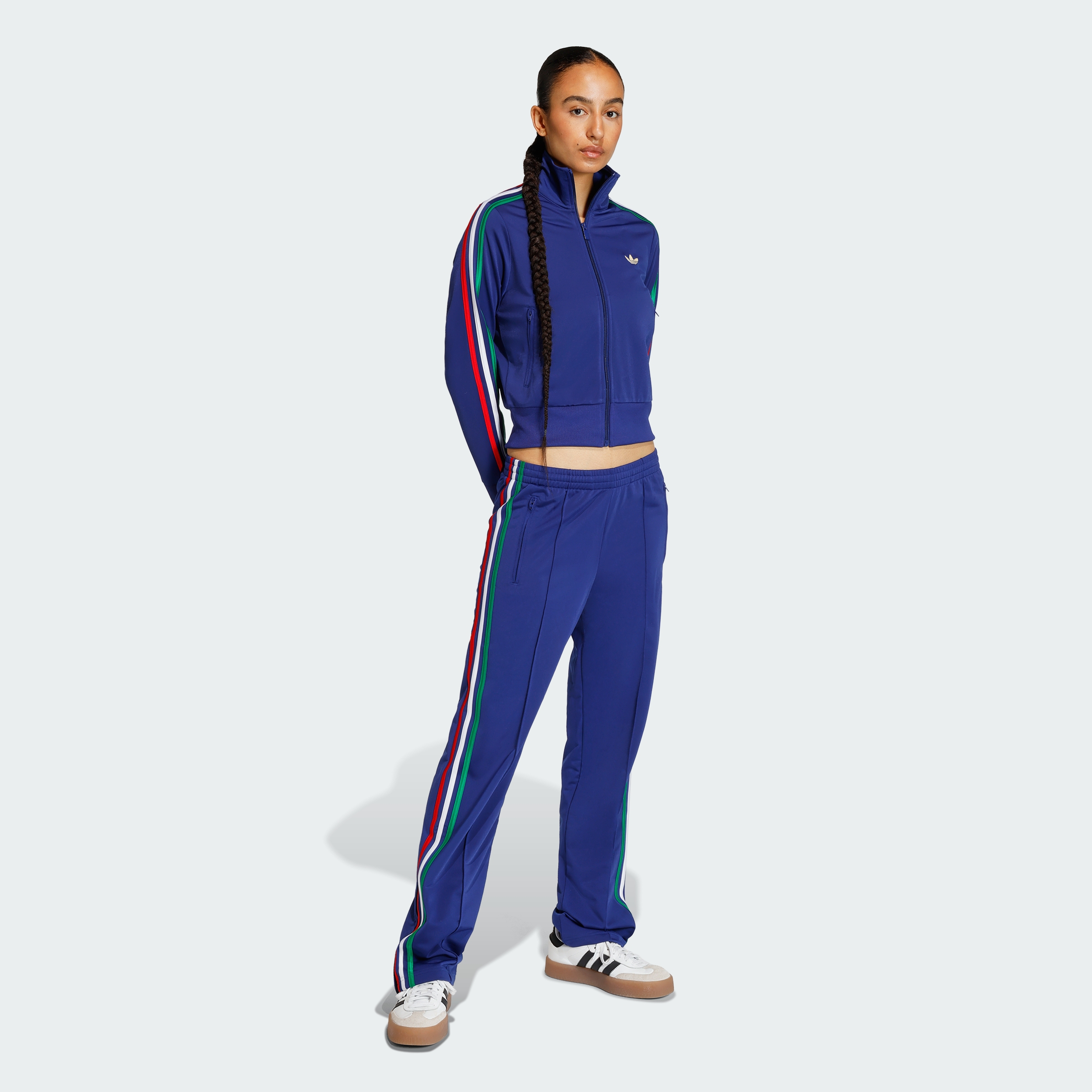 https://assets.adidas.com/images//9a1cc99ab2724ce78432f51963950831_9366/KC6570_25_model.jpg