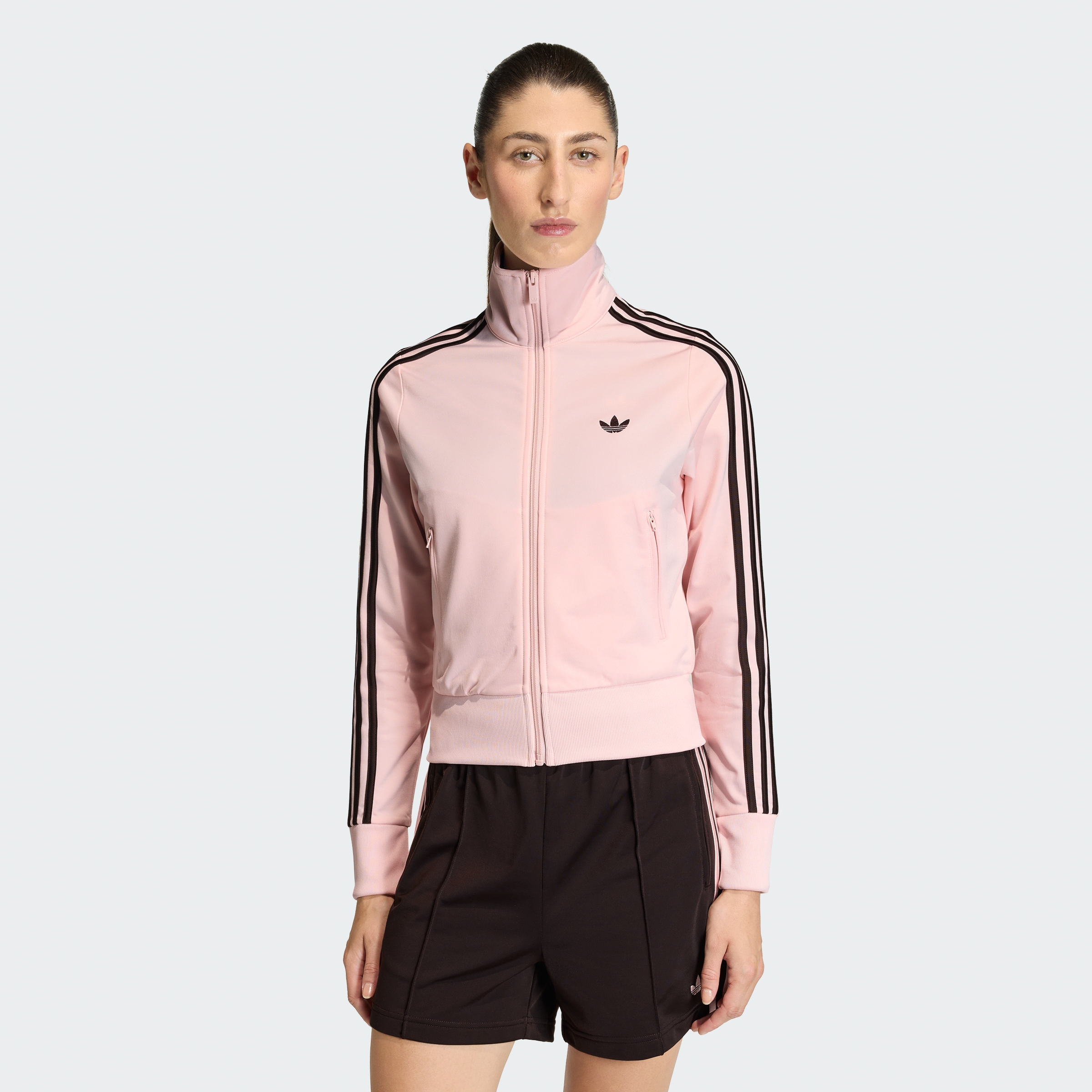 https://assets.adidas.com/images/ca7e92481b794445ac935e2b64f05725_9366/KC6573_000_plp_model.jpgKC6573_000_plp_model.jpg