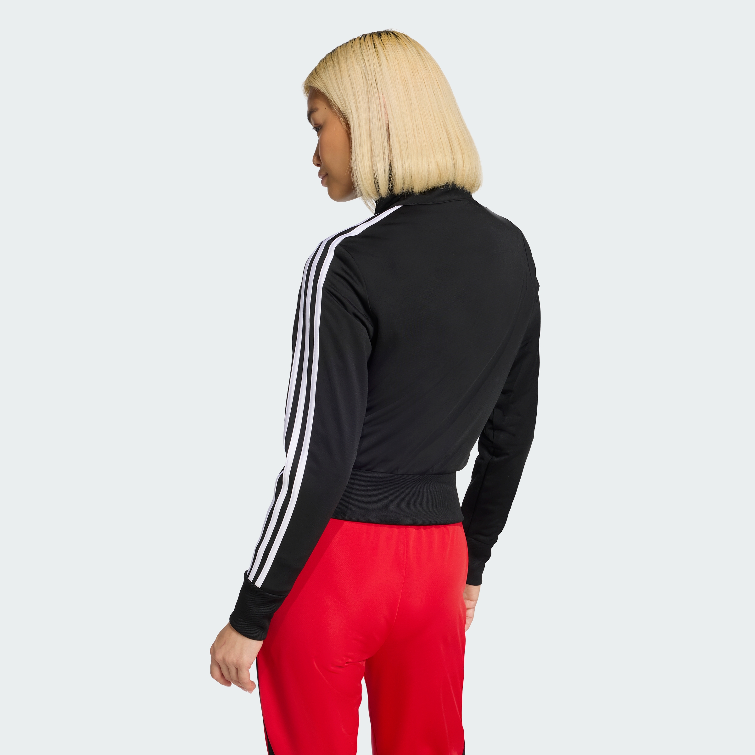 https://assets.adidas.com/images//6b364b520fe54705af64155bee59b23b_9366/KD7981_23_hover_model.jpg