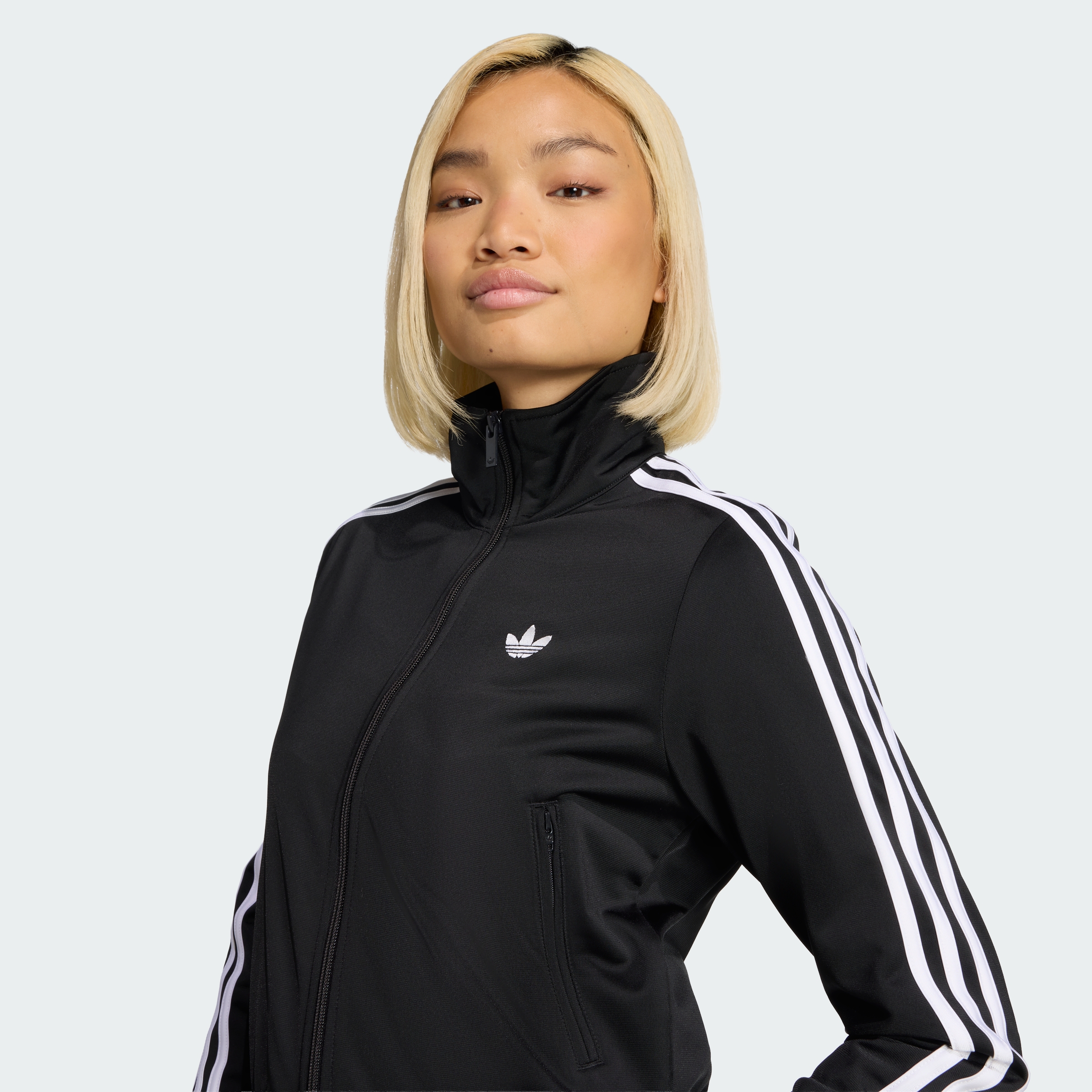 https://assets.adidas.com/images//9e03e750eaef4ab6bbe2caebe1ec63ba_9366/KD7981_41_detail.jpg