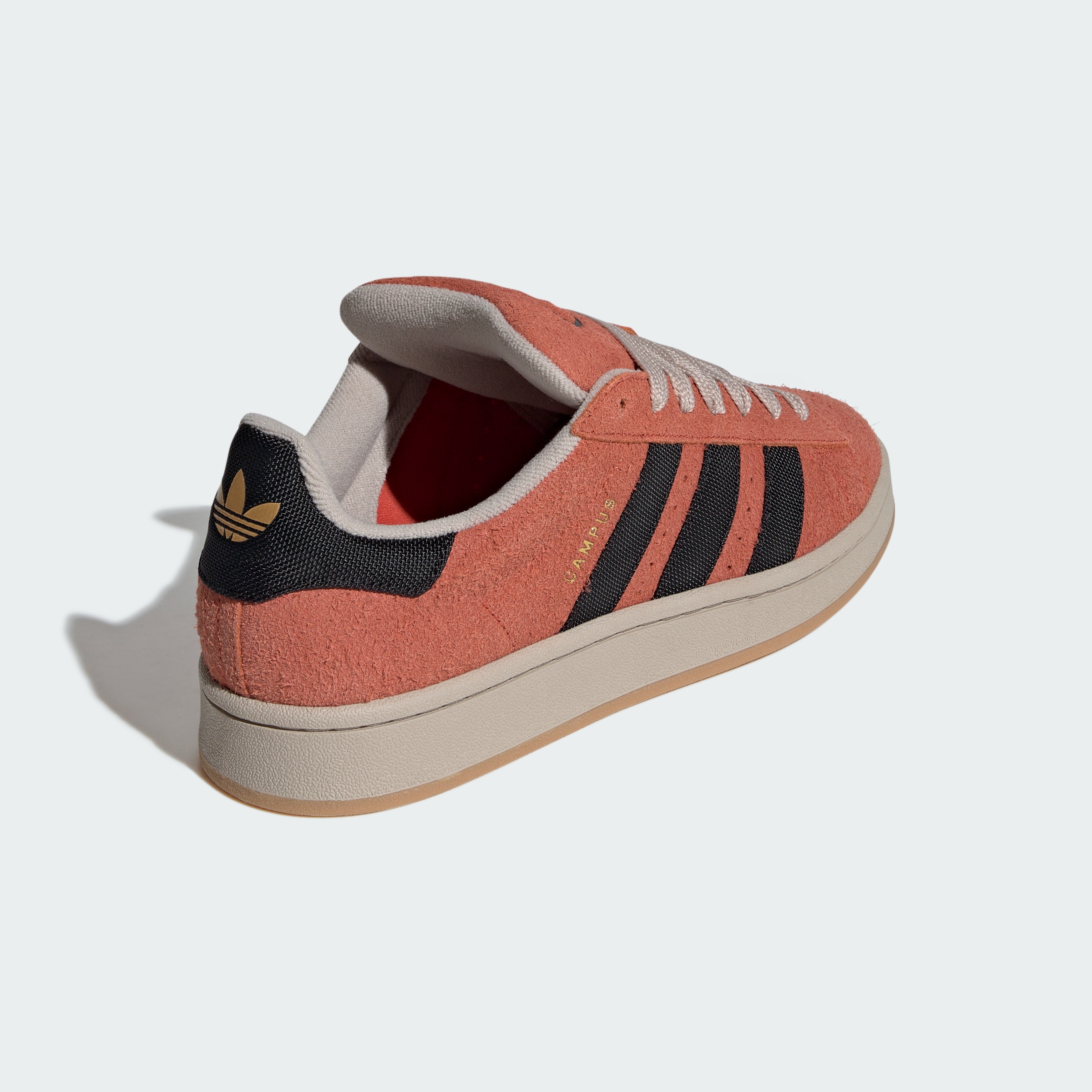 https://assets.adidas.com/images//606306be86e64a7388c111e654b80f11_9366/KI0931_05_standard.jpg