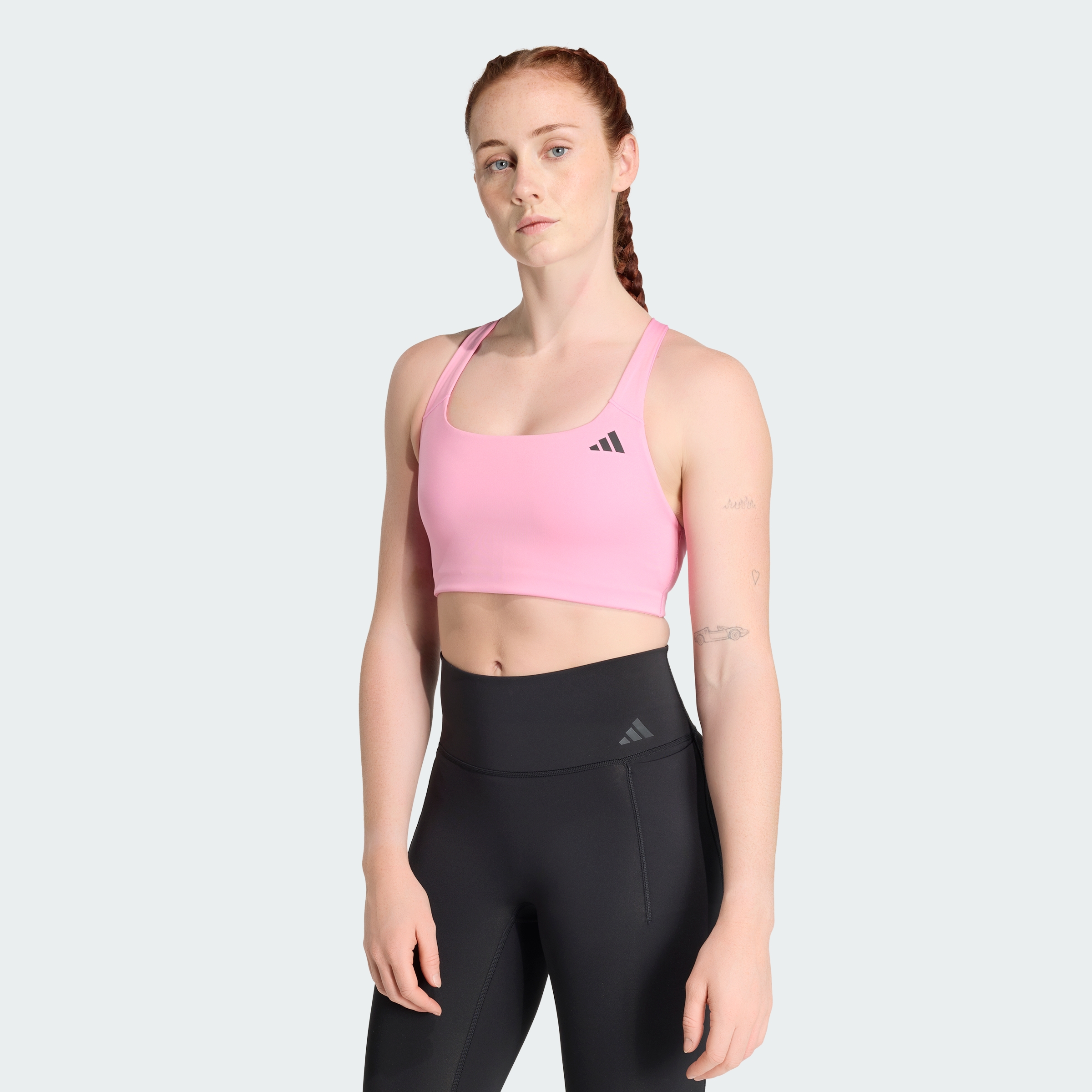 https://assets.adidas.com/images/703f499a349d406dac4c3c8bef0c094a_9366/KU9987_000_plp_model.jpgKU9987_000_plp_model.jpg